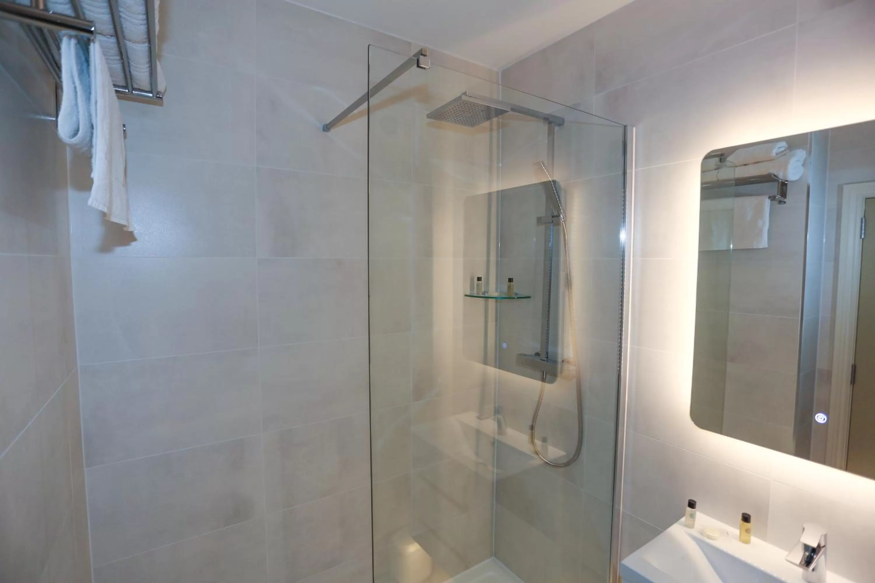 Bathroom in Duck Bay Hotel & Restaurant