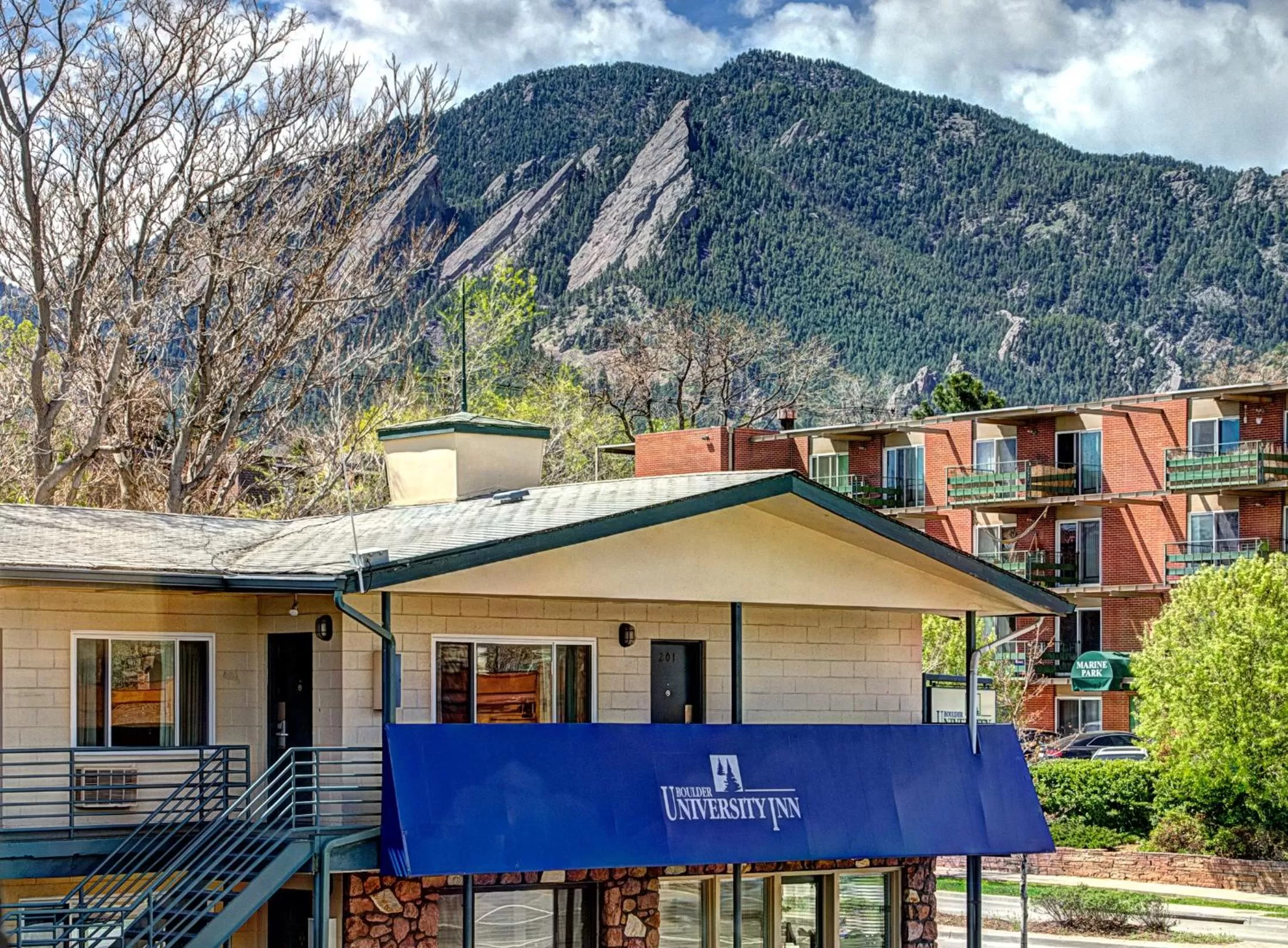 Mountain view in Boulder University Inn