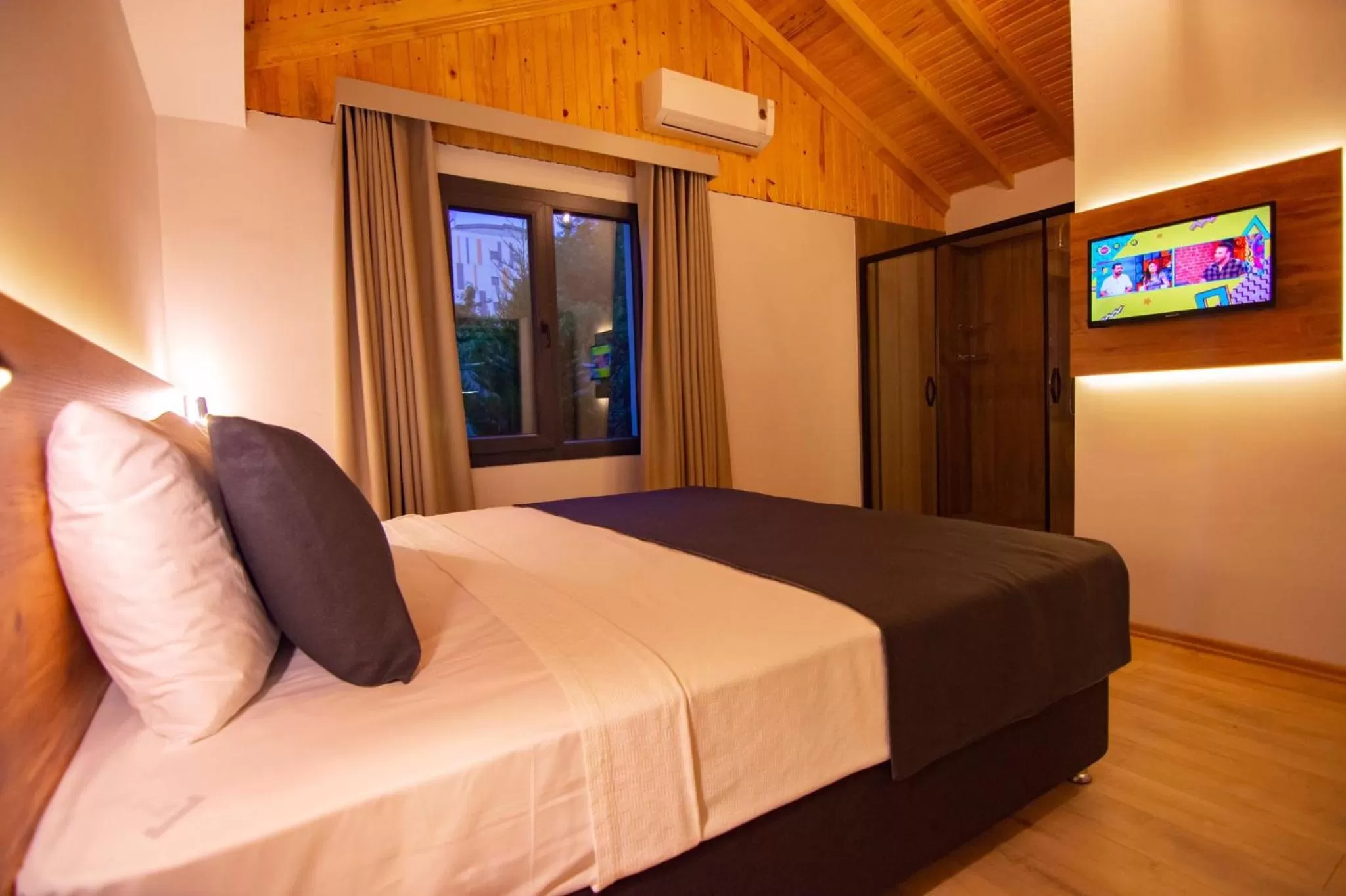 TV and multimedia, Bed in Sandal Otel