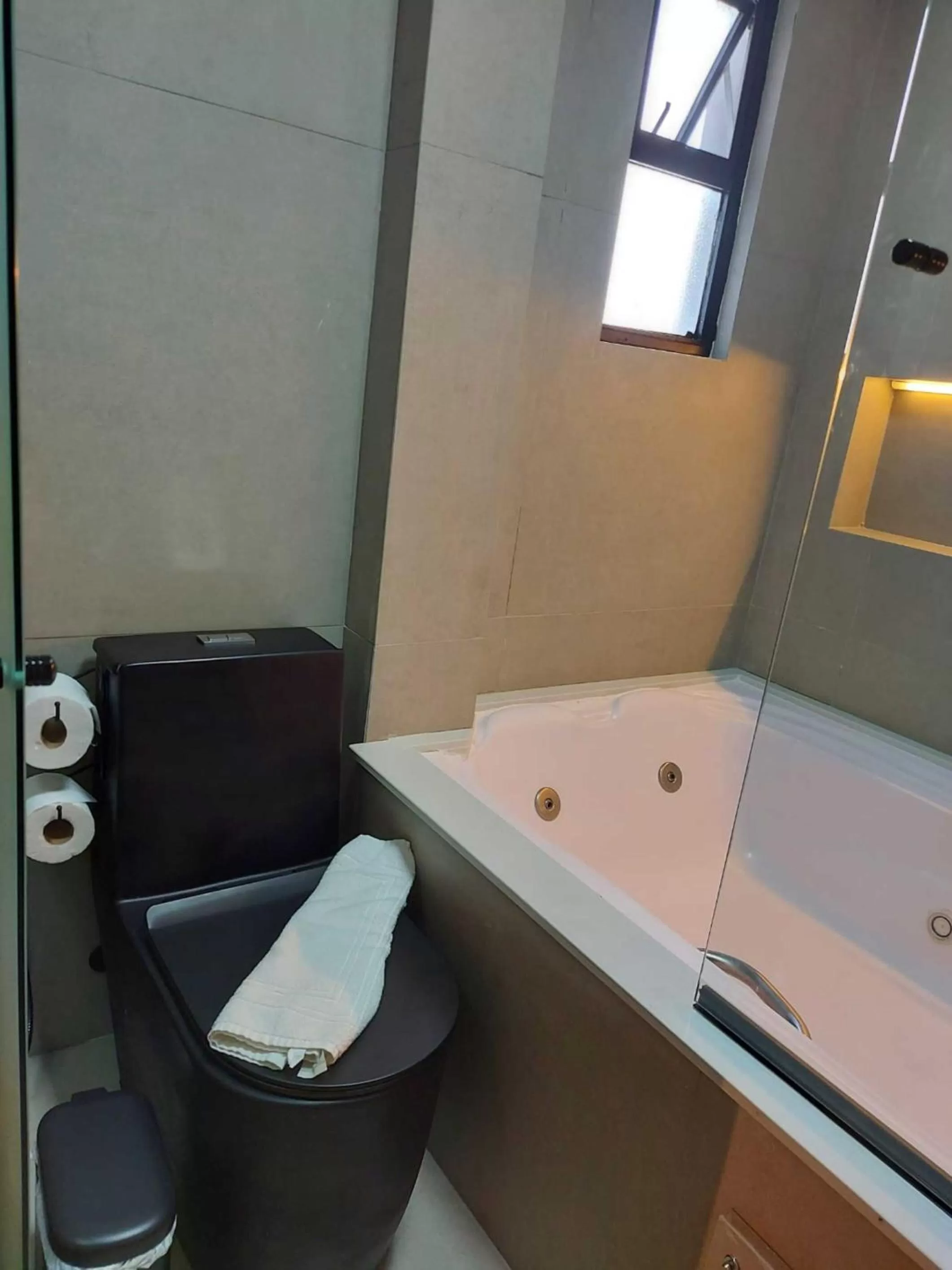 Bathroom in Summit Hotel Monaco