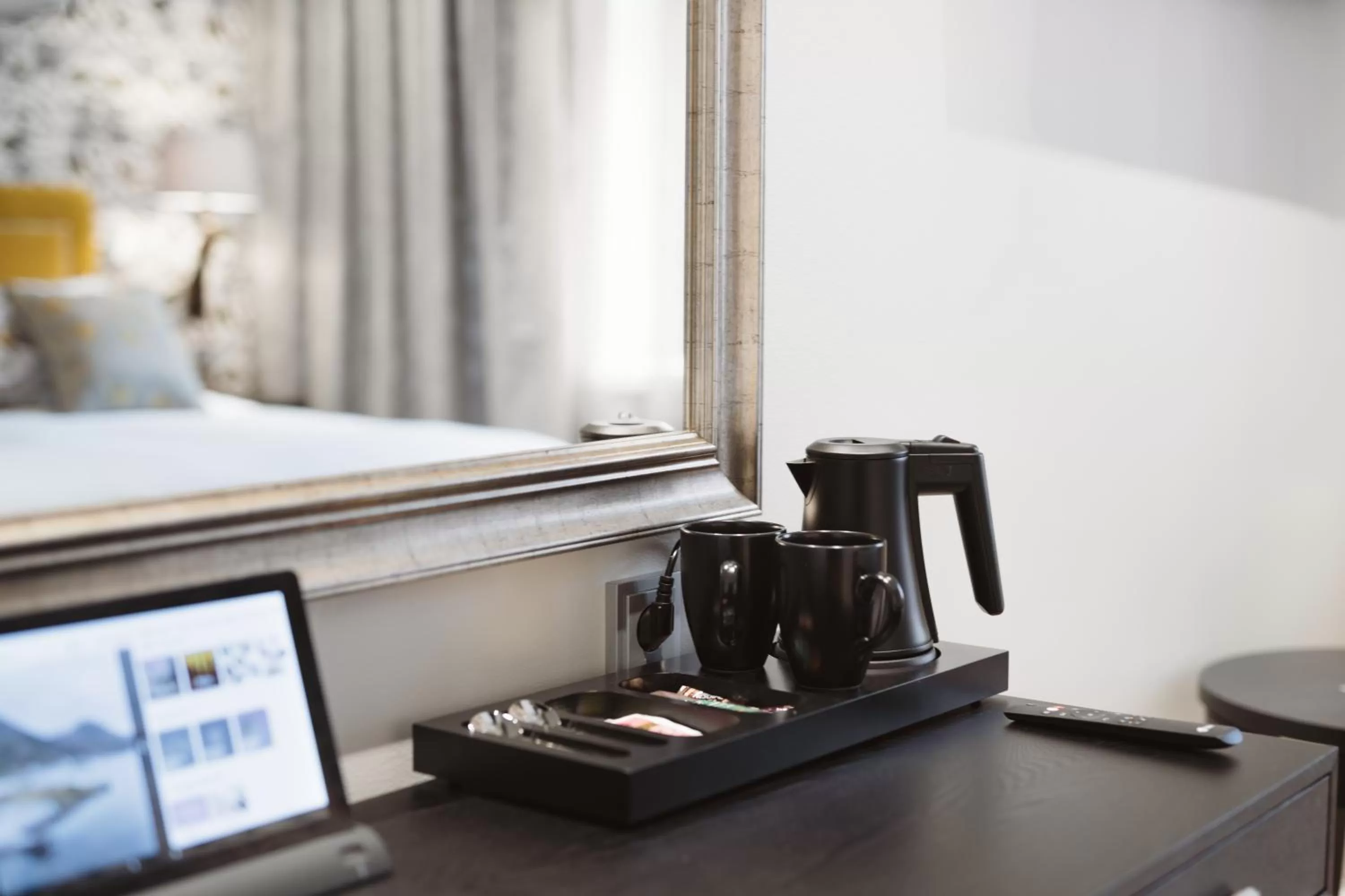 Coffee/tea facilities, Bed in Hotel Bastian