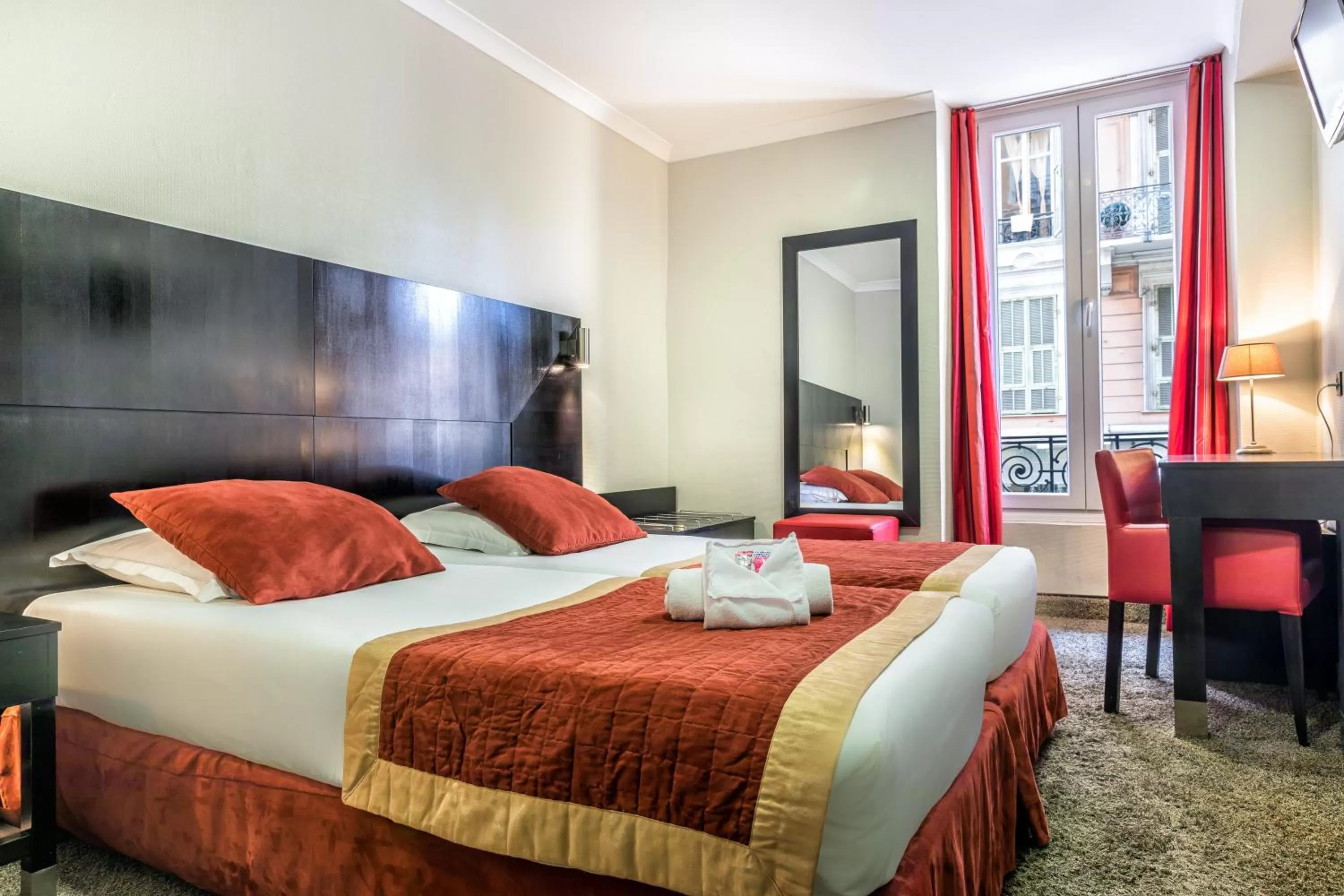 Photo of the whole room, Bed in Hotel De Suède