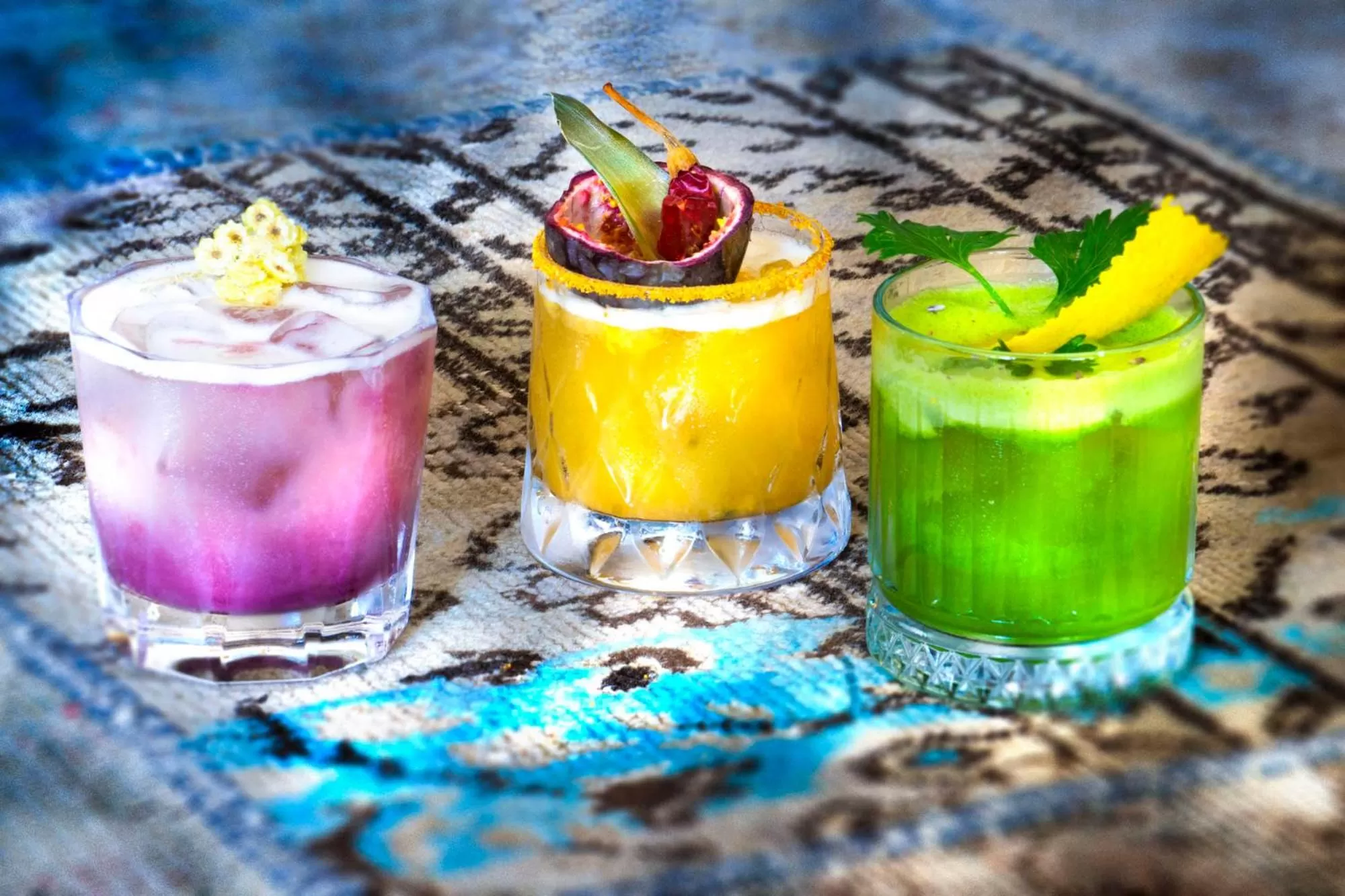 Lounge or bar in Alavya