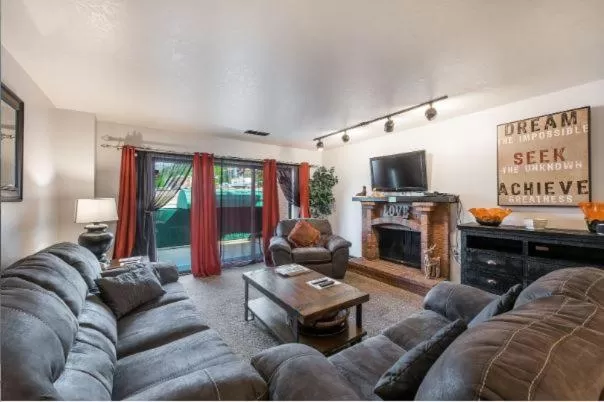 TV and multimedia in Shadow Ridge by All Seasons Resort Lodging