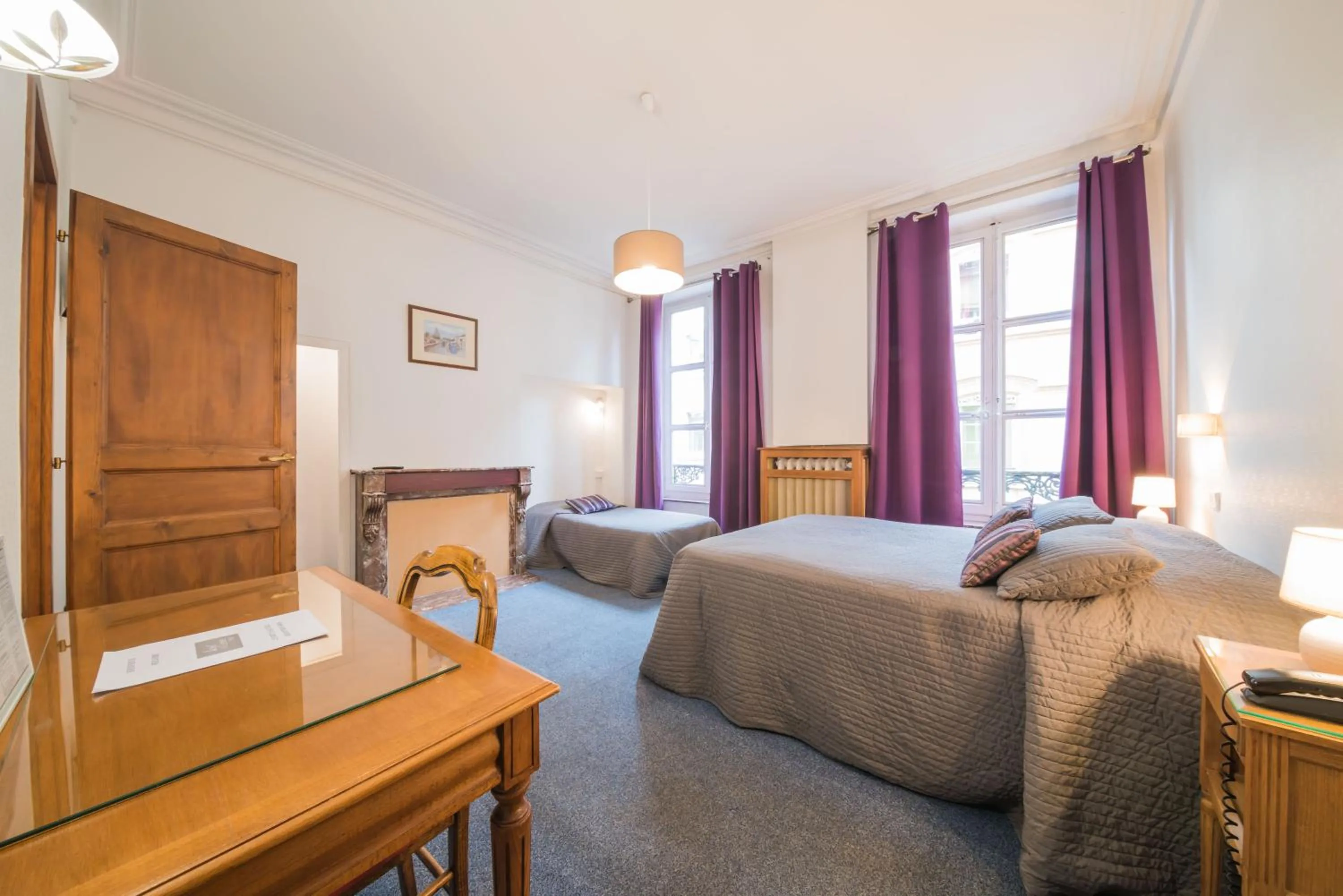 Bedroom in Hôtel du Centre