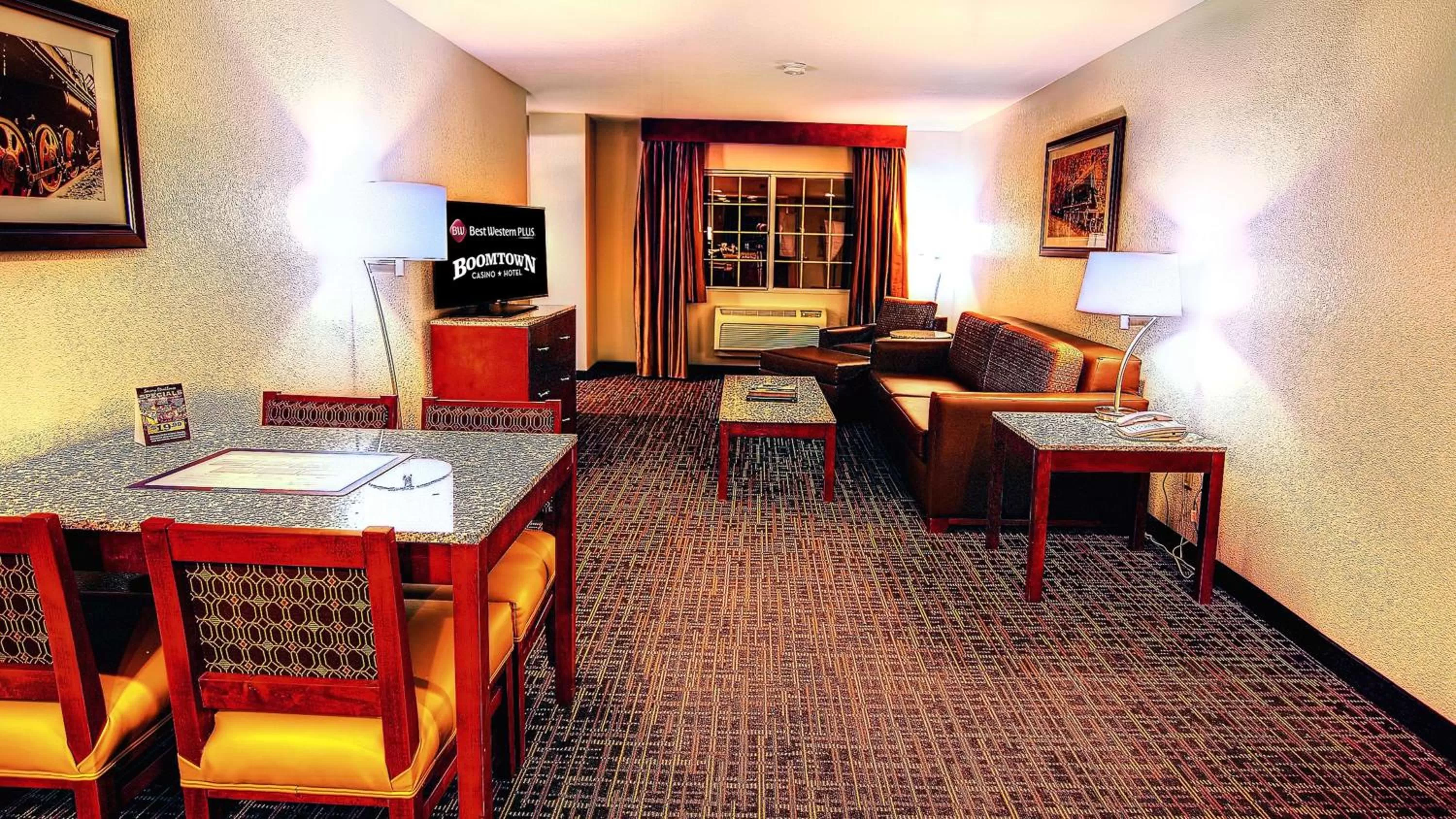 Living room in Best Western Plus Boomtown Casino Hotel