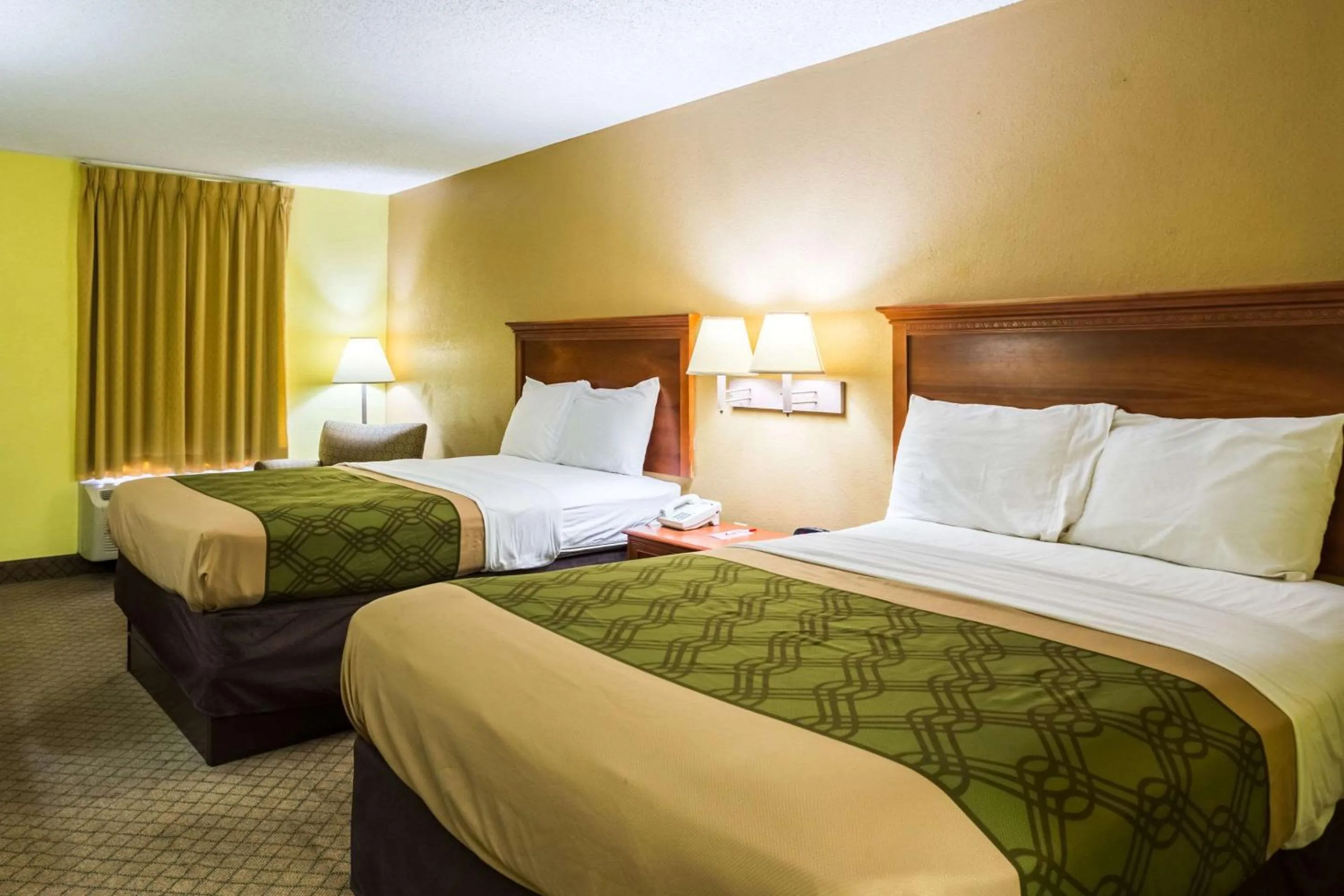 Photo of the whole room, Bed in Econo Lodge Picayune