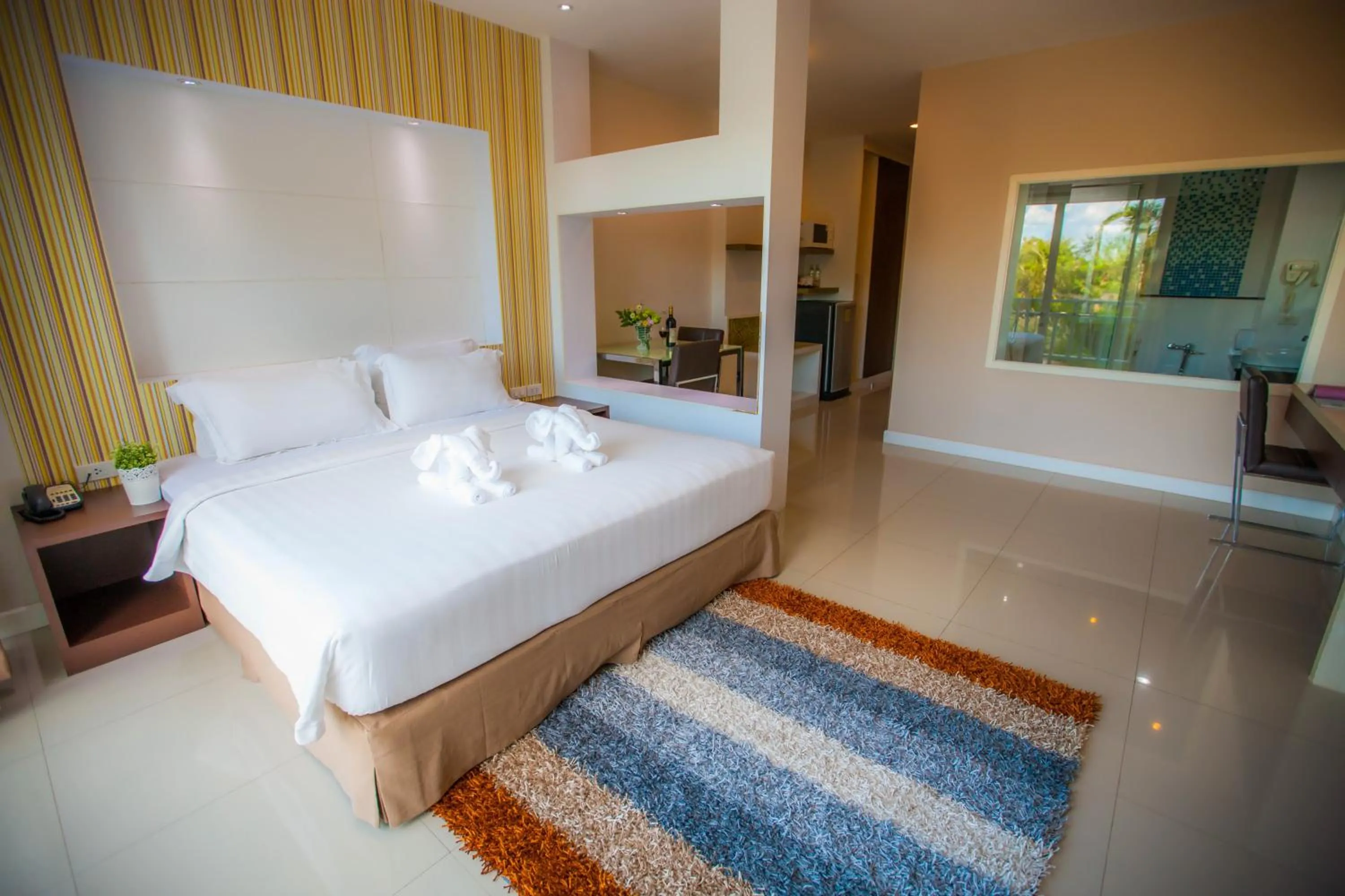 Photo of the whole room, Bed in Golden City Rayong Hotel