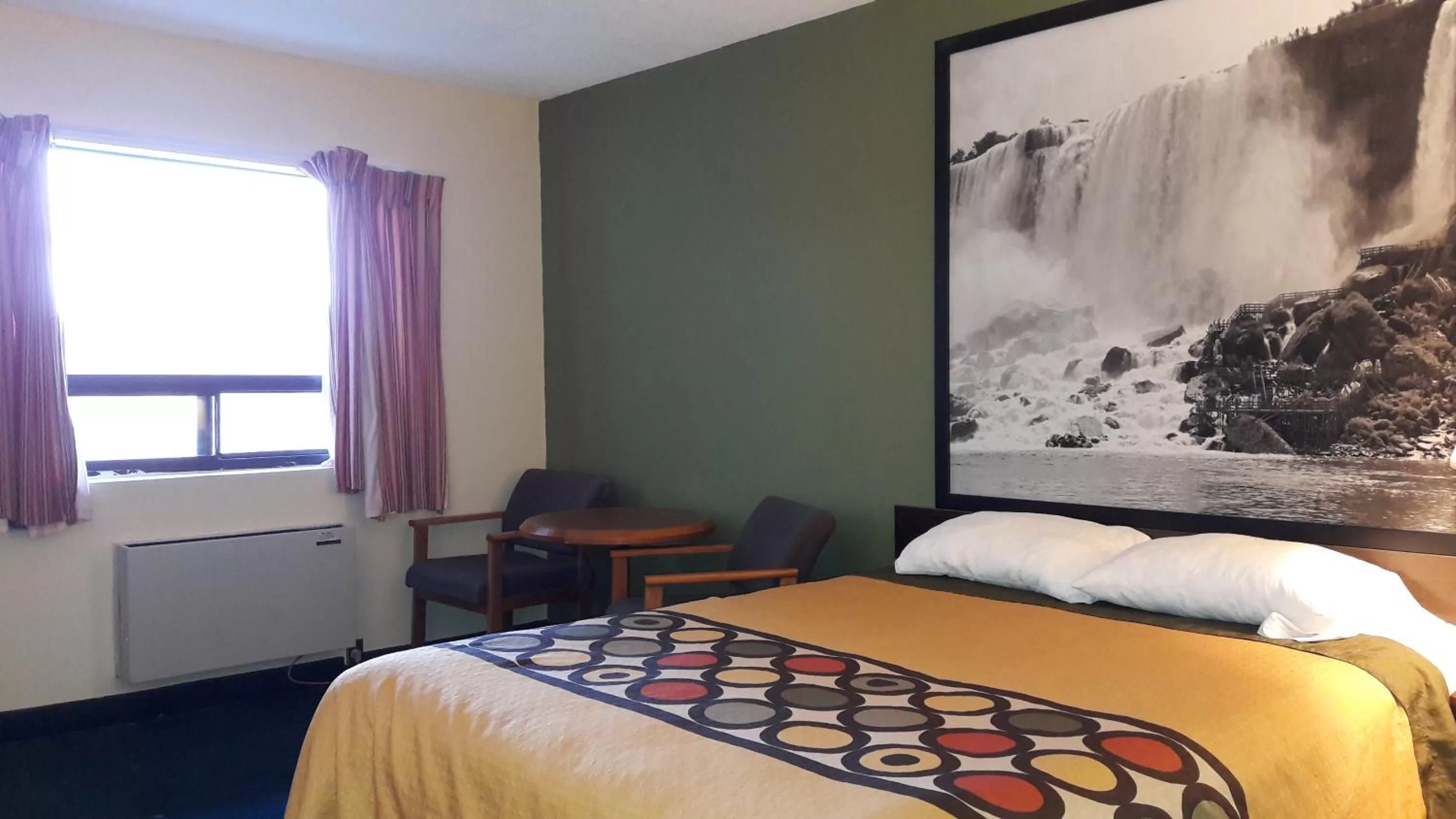 Bed in Super 8 by Wyndham Niagara Falls North