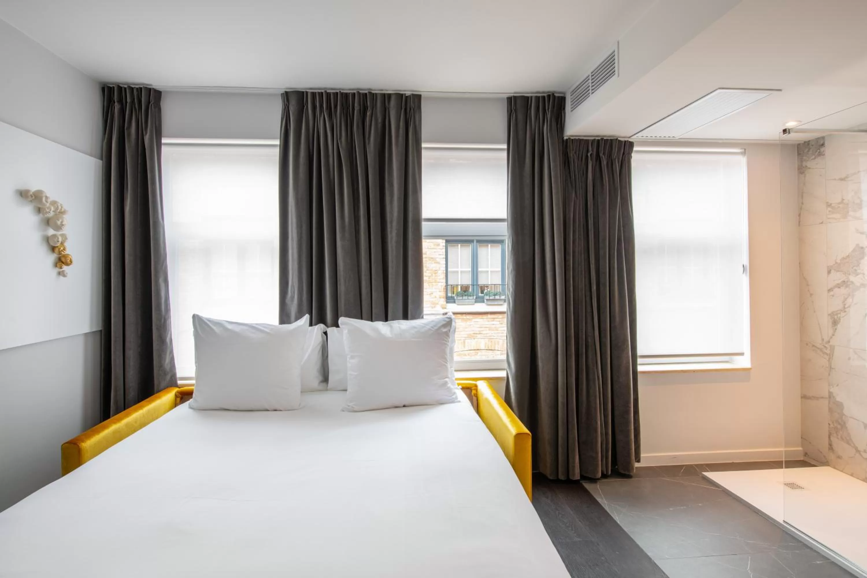 Shower, Bed in Boutique Hotel Sablon by CW Hotel Collection