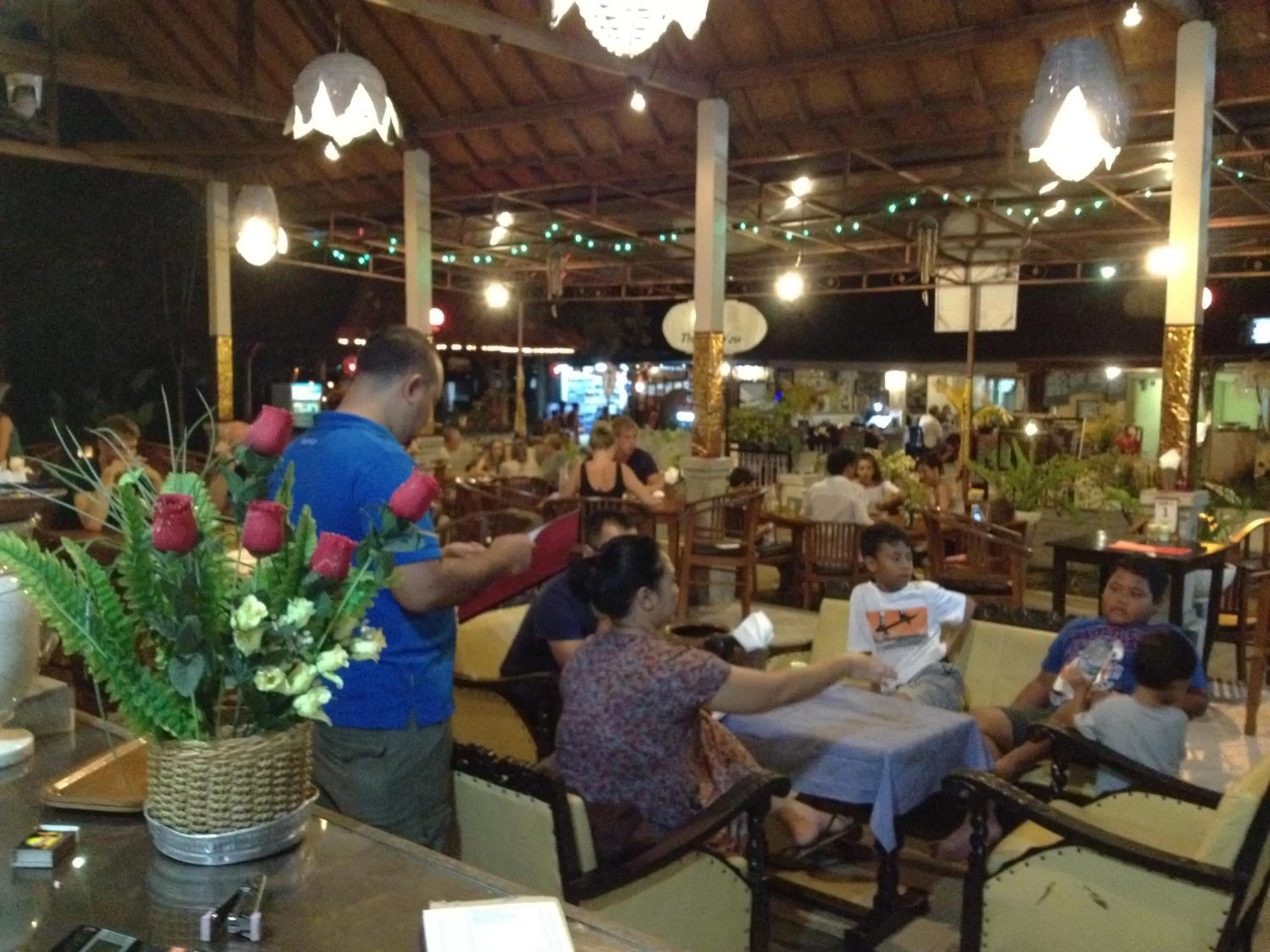 Restaurant/places to eat in Astina Hotel