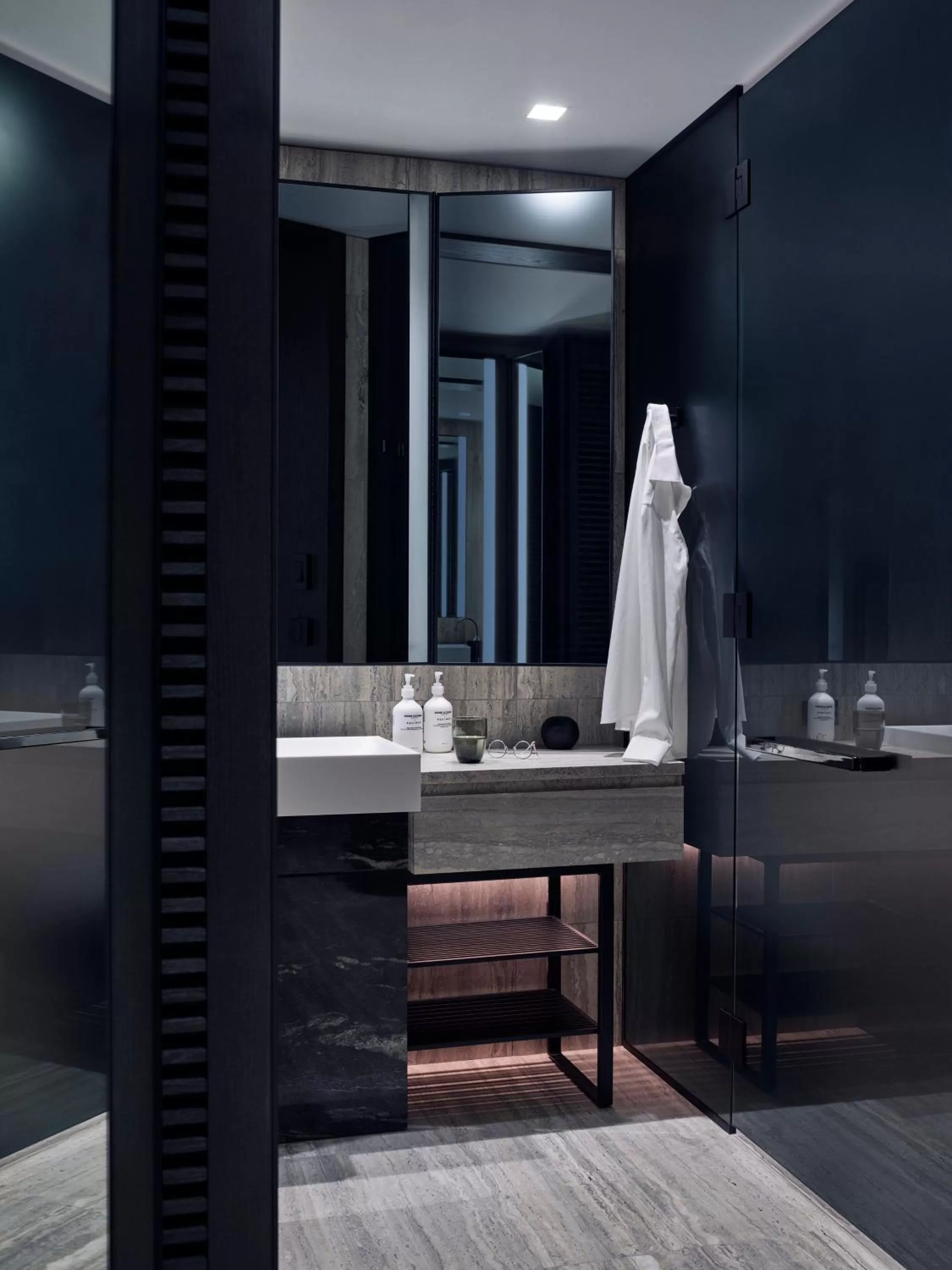 Photo of the whole room, Bed in Equinox Hotel New York