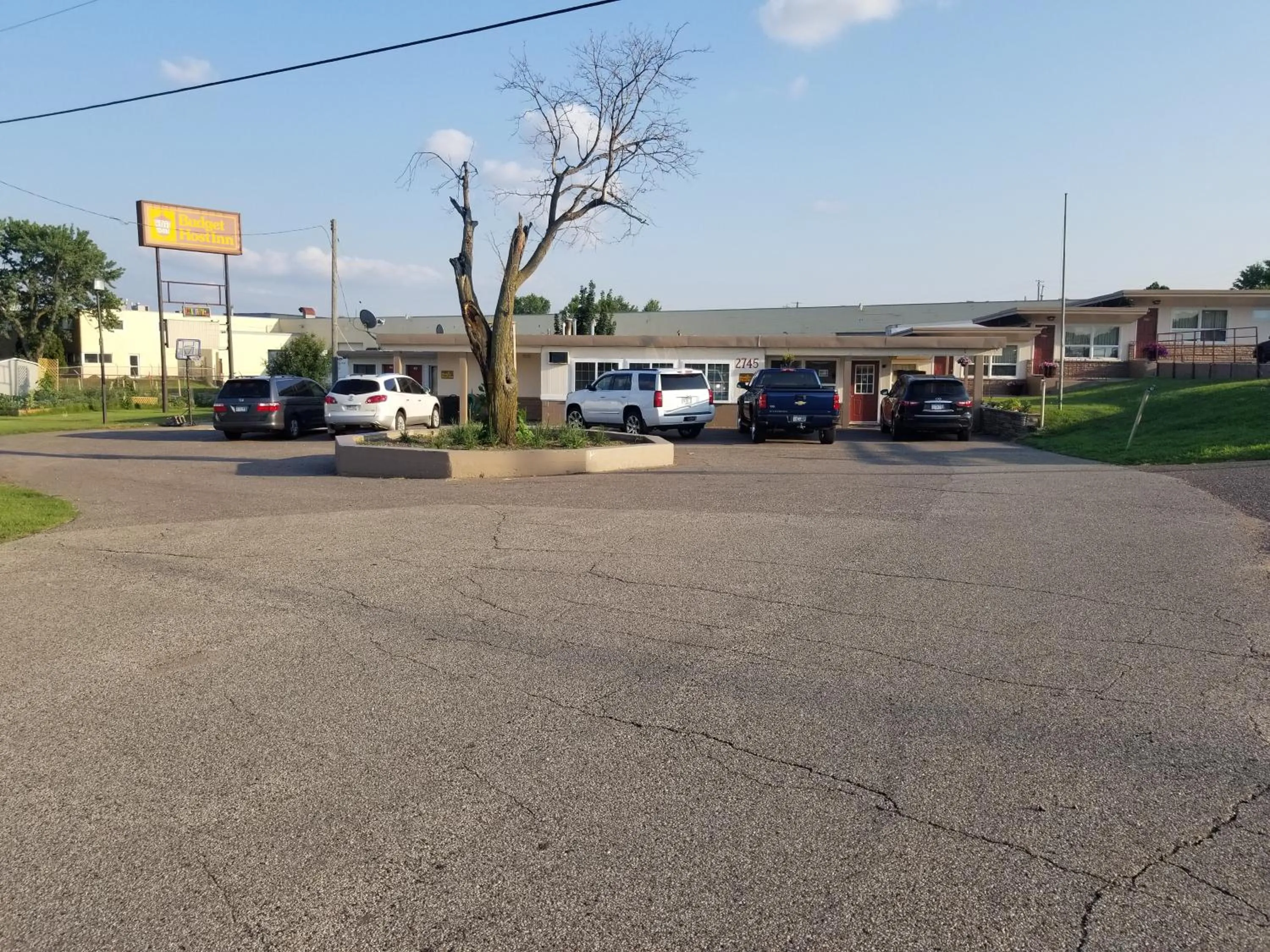 Property building in Budget Inn And Suites Eagan