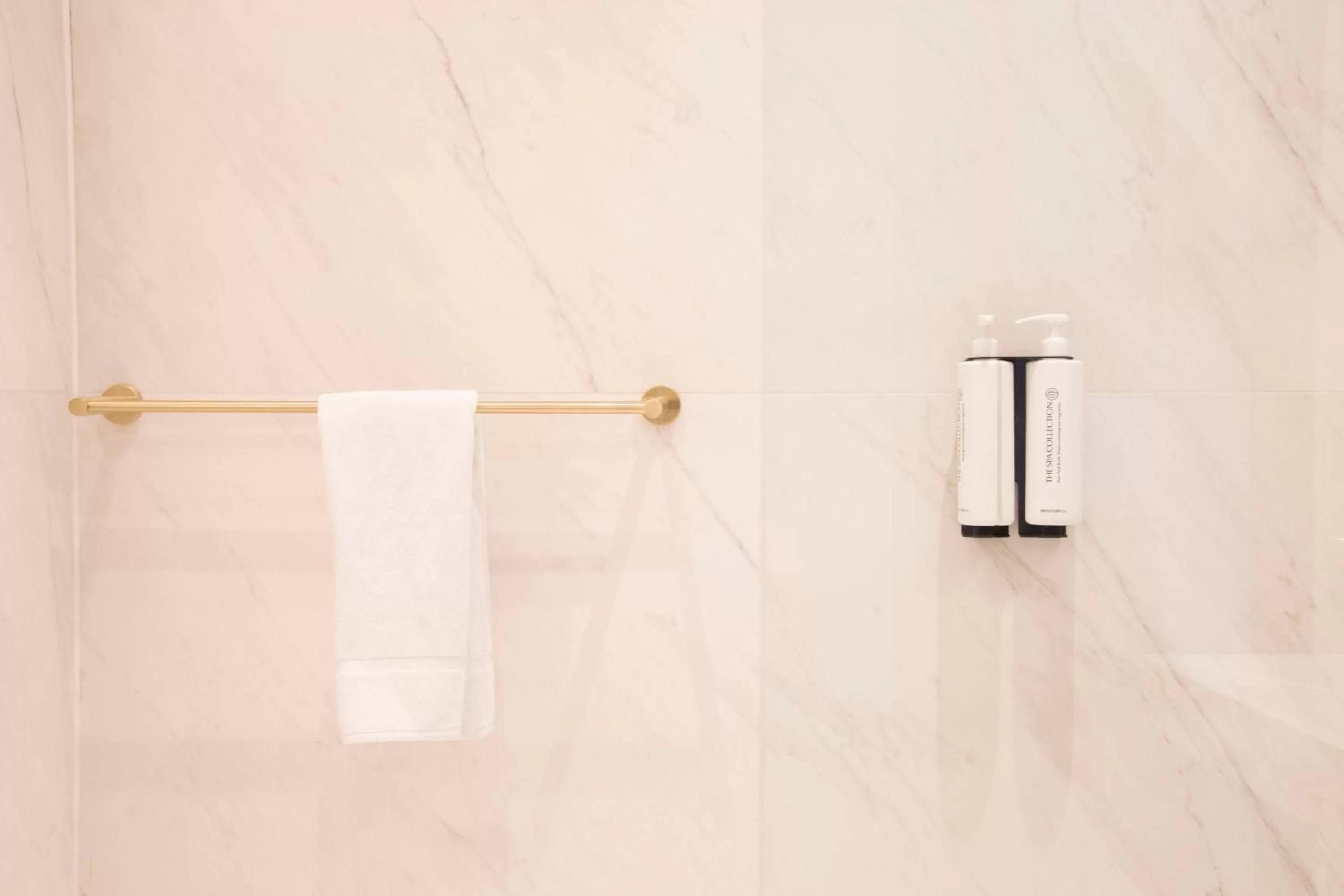 Bathroom in House of Amstel