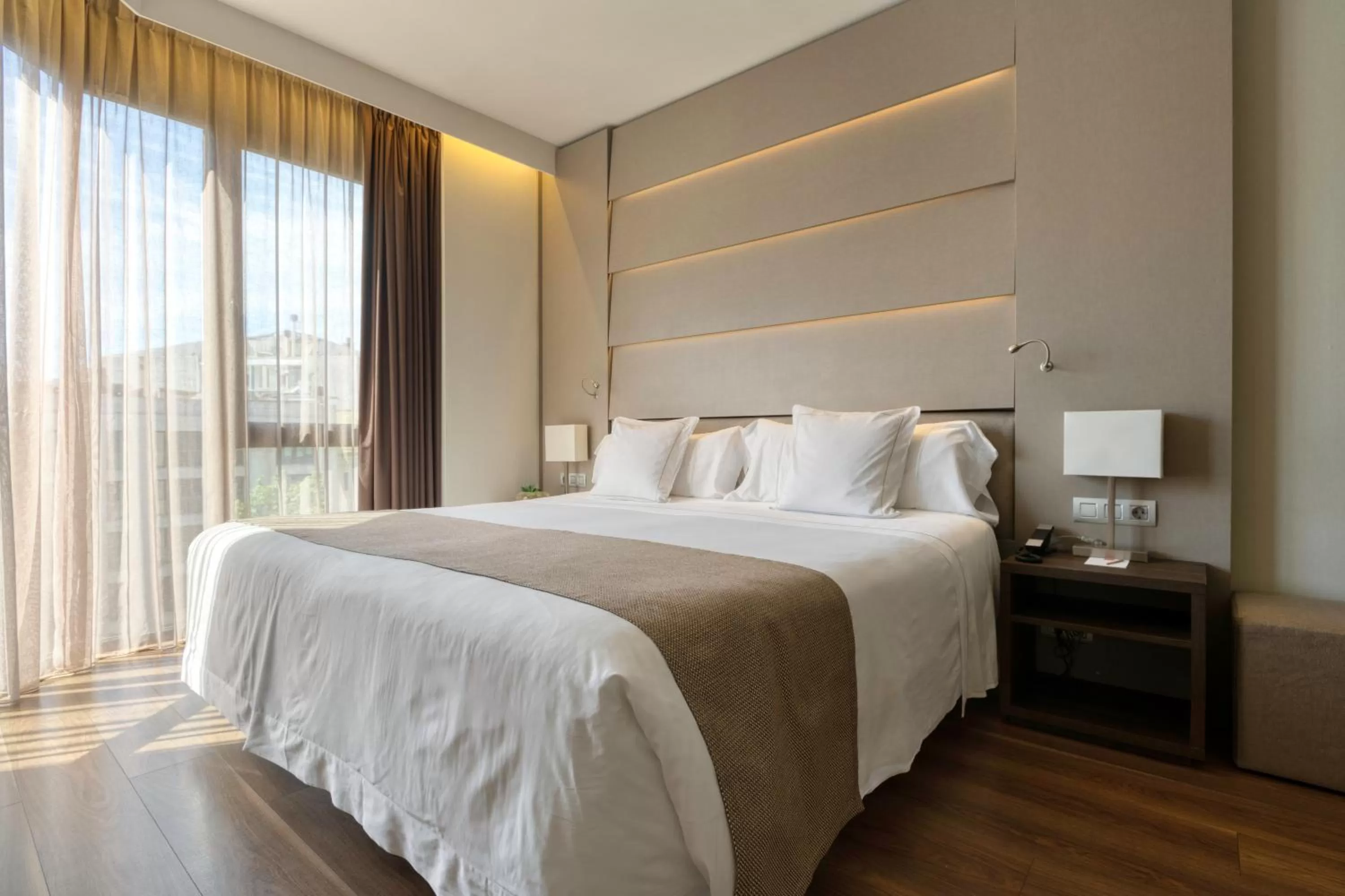 Photo of the whole room, Bed in Hotel America Barcelona