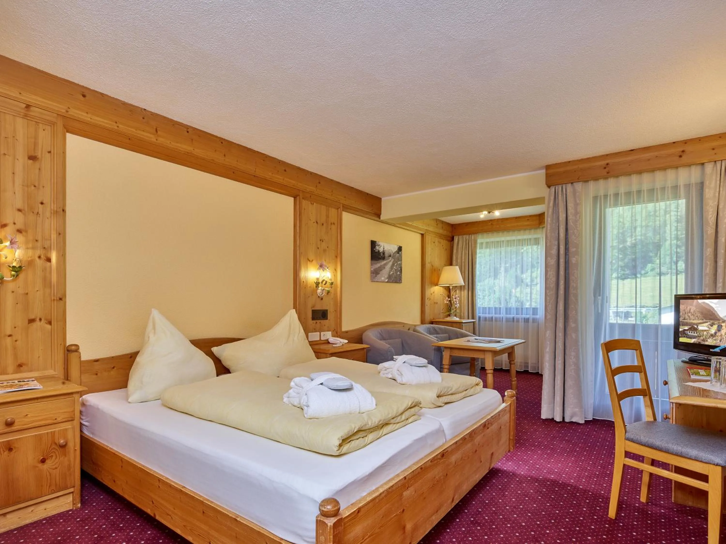 Photo of the whole room, Bed in Hotel Erhart Sölden