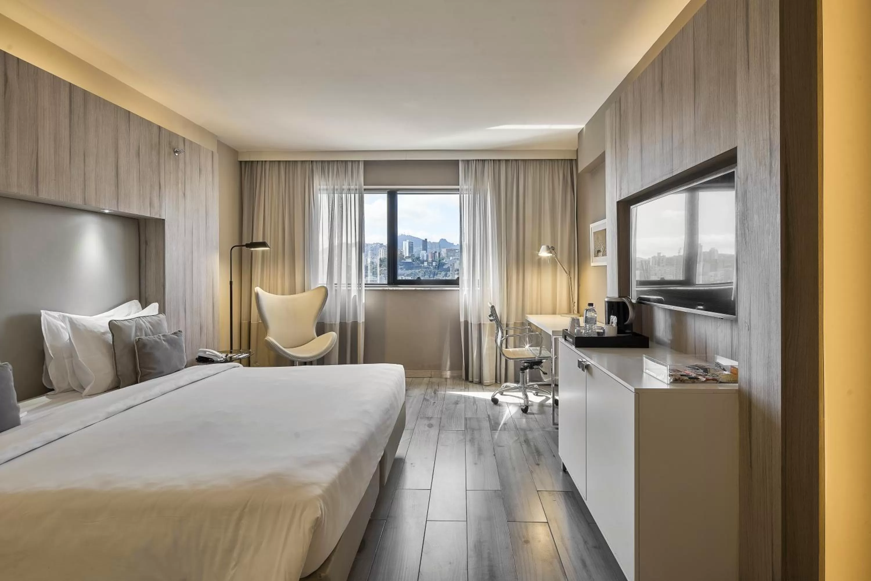 TV and multimedia, Bed in Radisson Blu Belo Horizonte Savassi