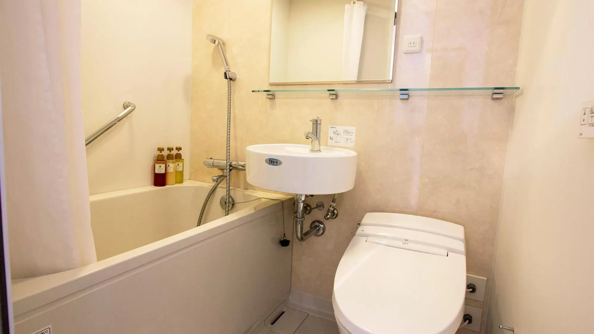 Toilet in Hotel New Gaea Kamigofuku