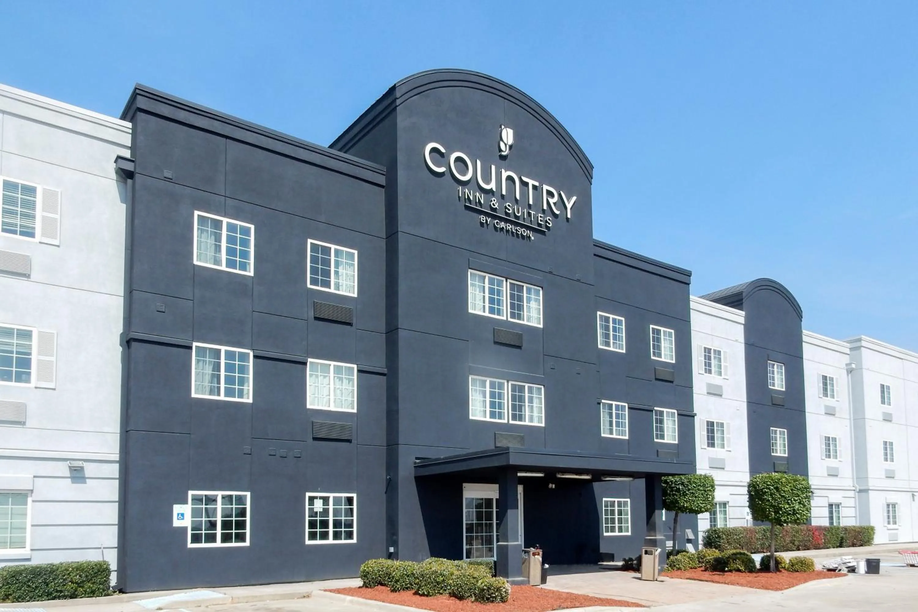 Property building in Country Inn & Suites by Radisson, Shreveport-Airport, LA