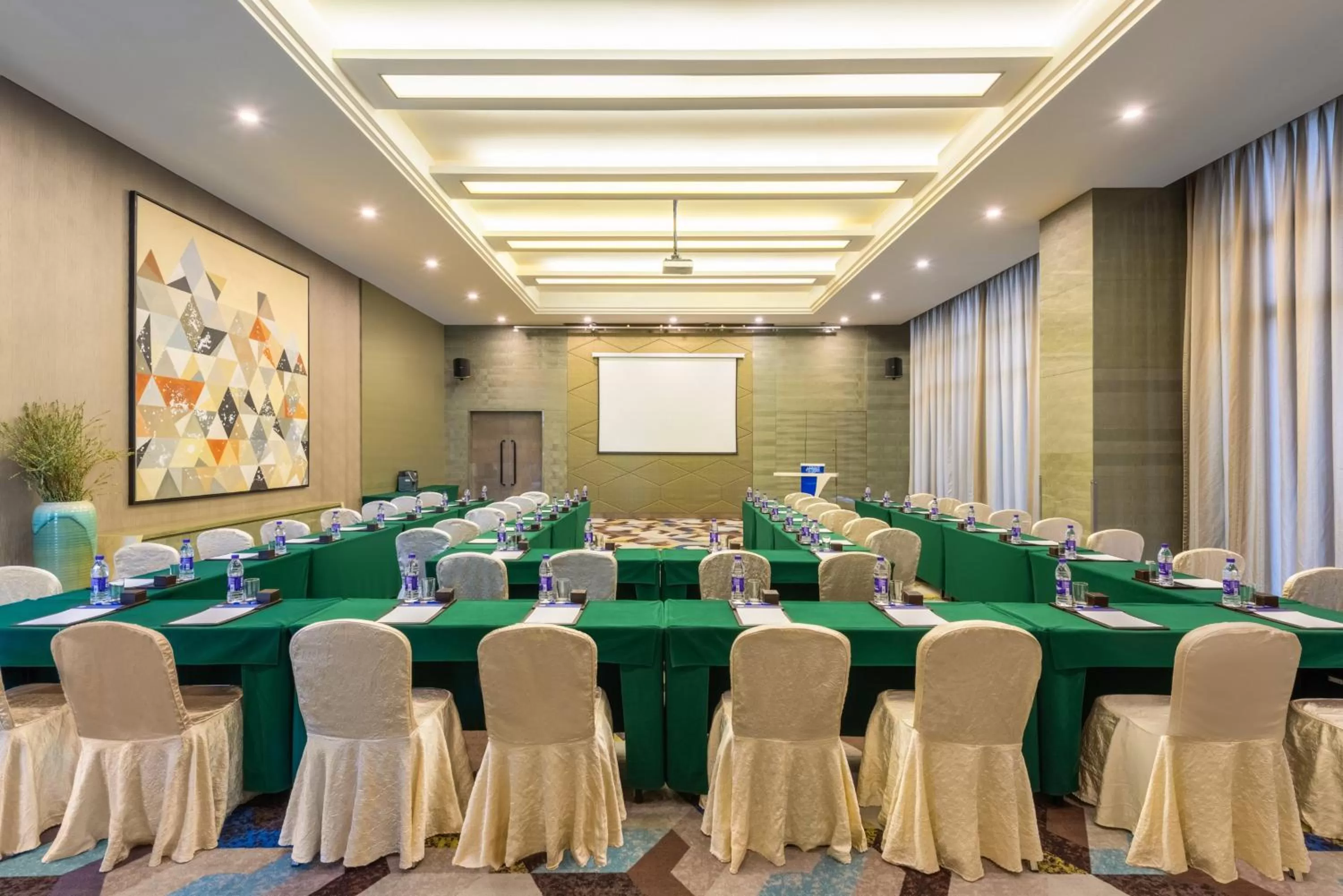 Meeting/conference room in Holiday Inn Express Beijing Yizhuang by IHG - Taxi 1 Hour to International Airport and 800 Meters to the Nearby Subway