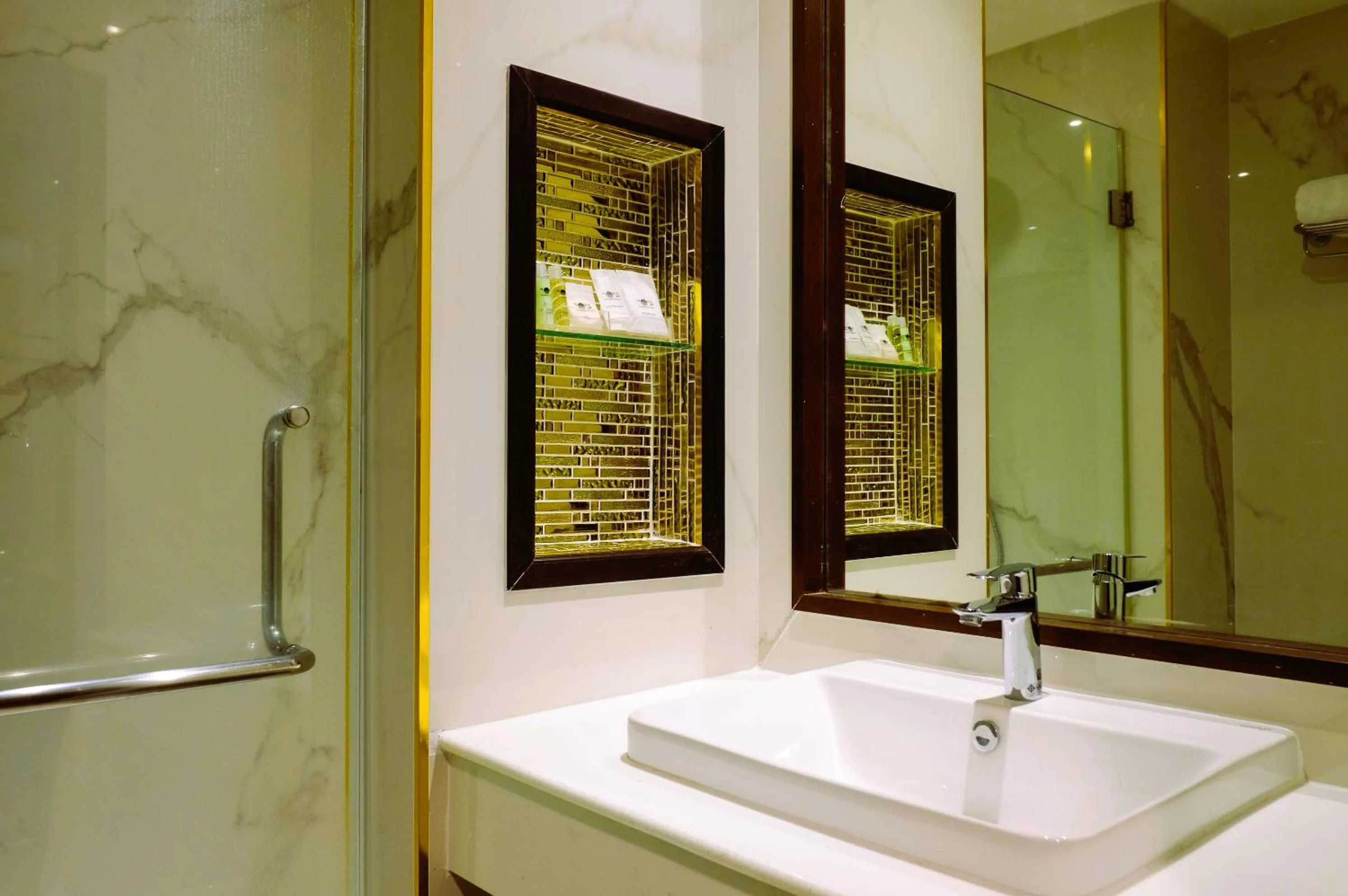 Shower in Nova Platinum Hotel