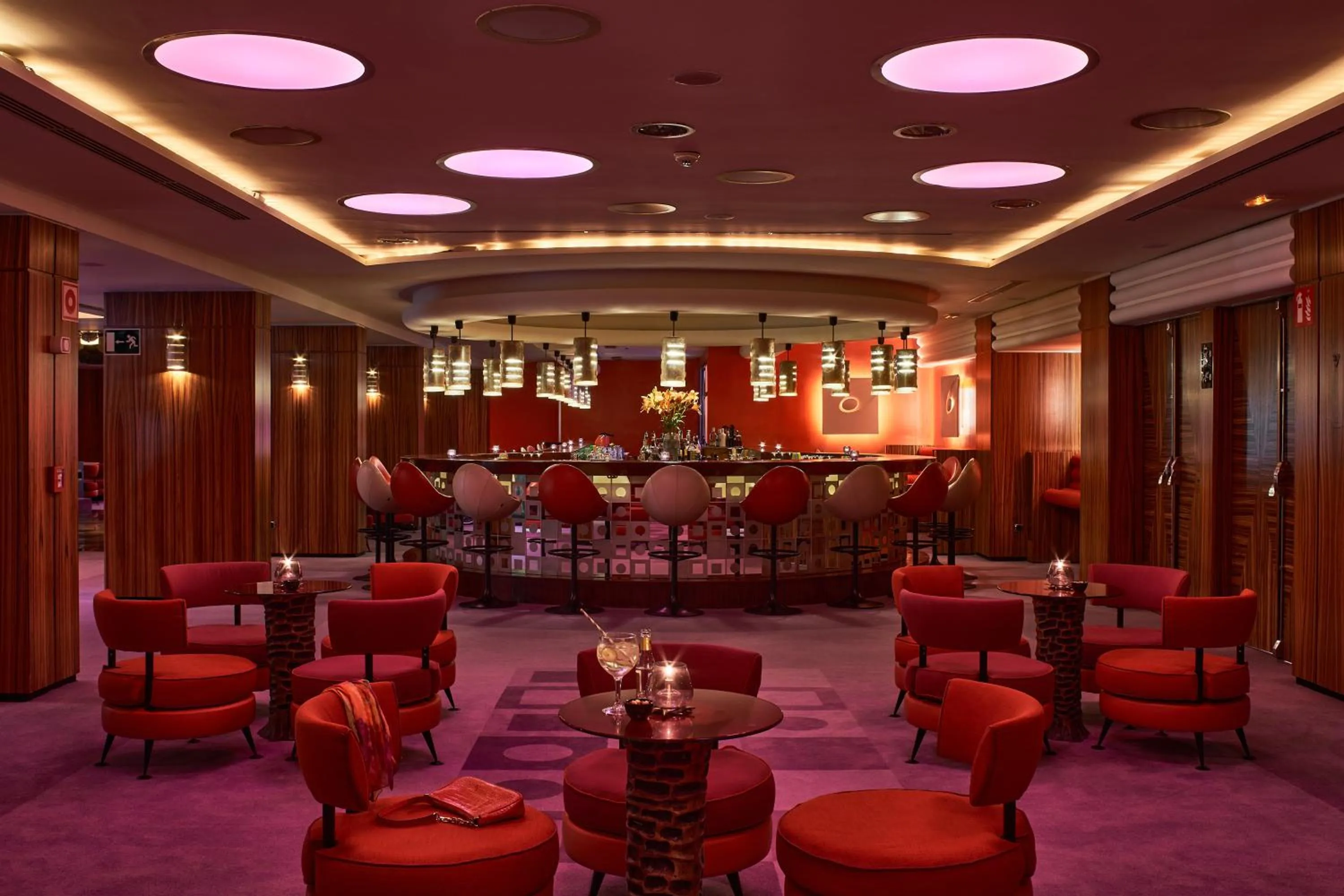 Lounge or bar in Seaside Palm Beach