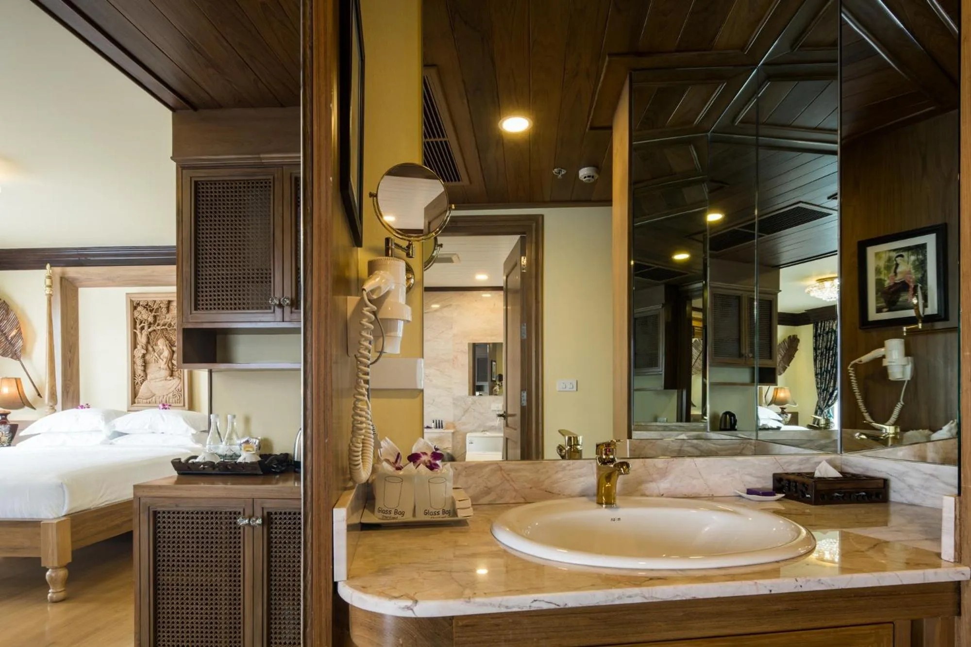 Bathroom, Bed in Peak Nimman Prestige Hotel