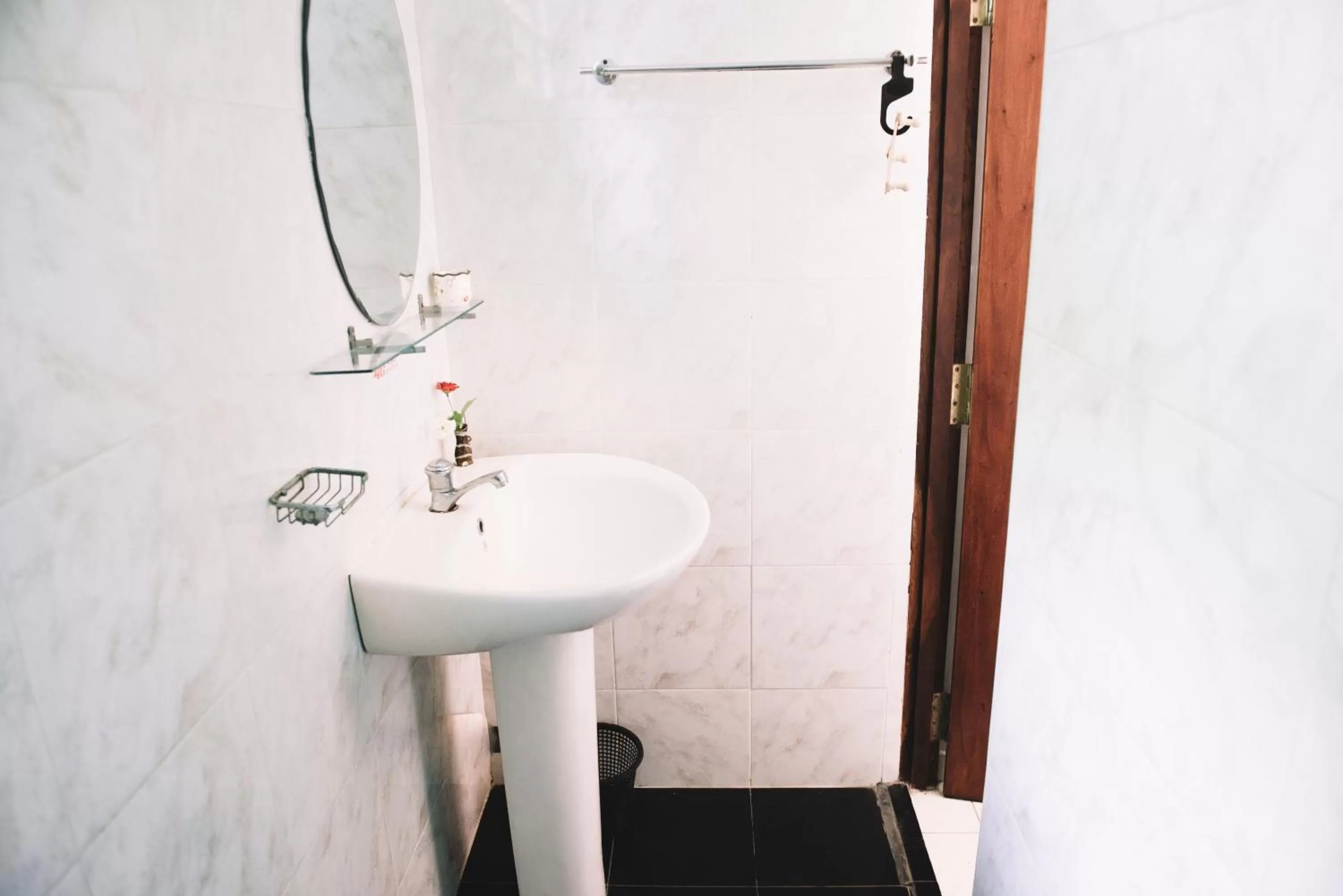 Photo of the whole room in Kadolana Guest House