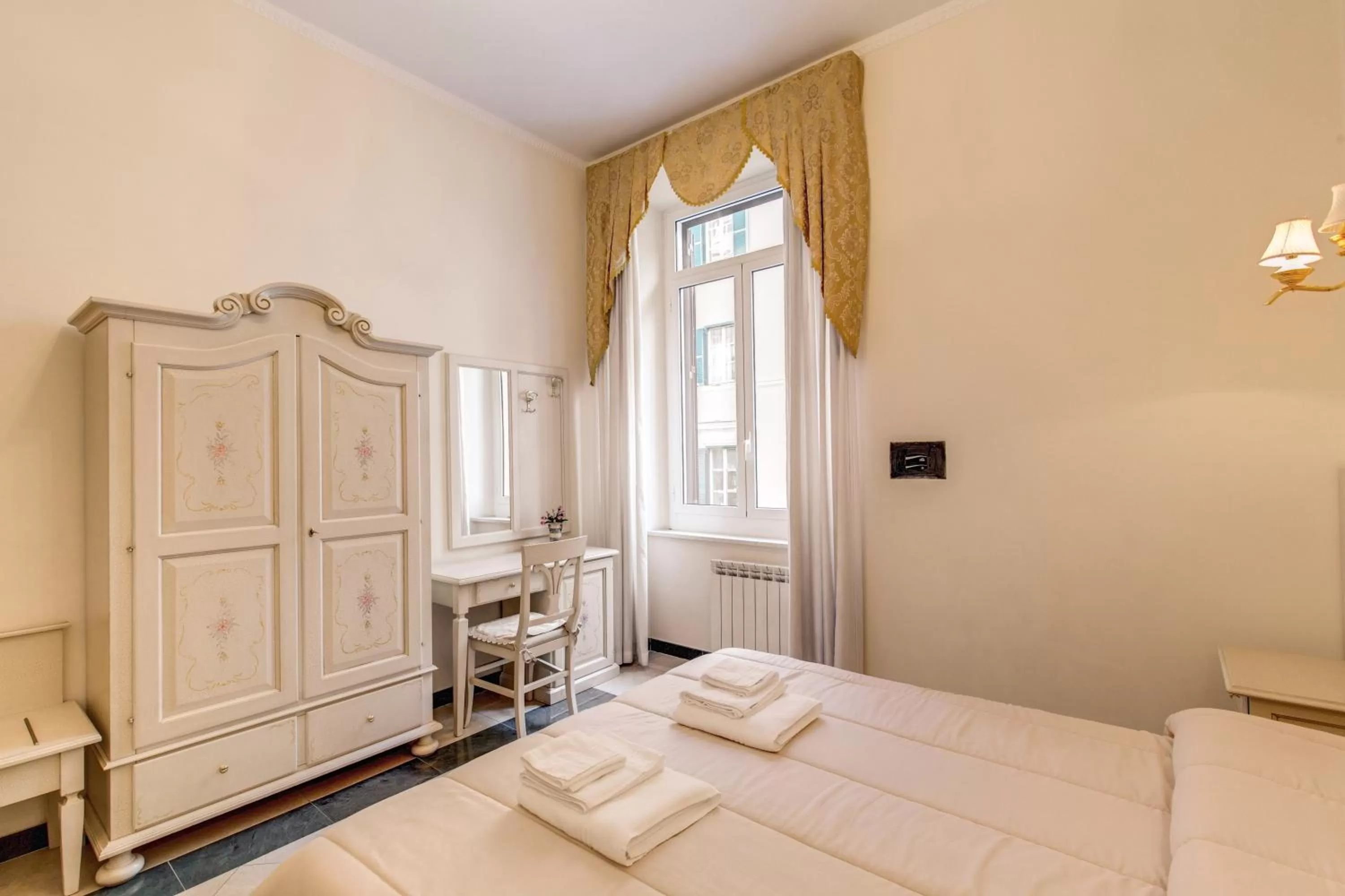 Bed in Cambridge Hotel