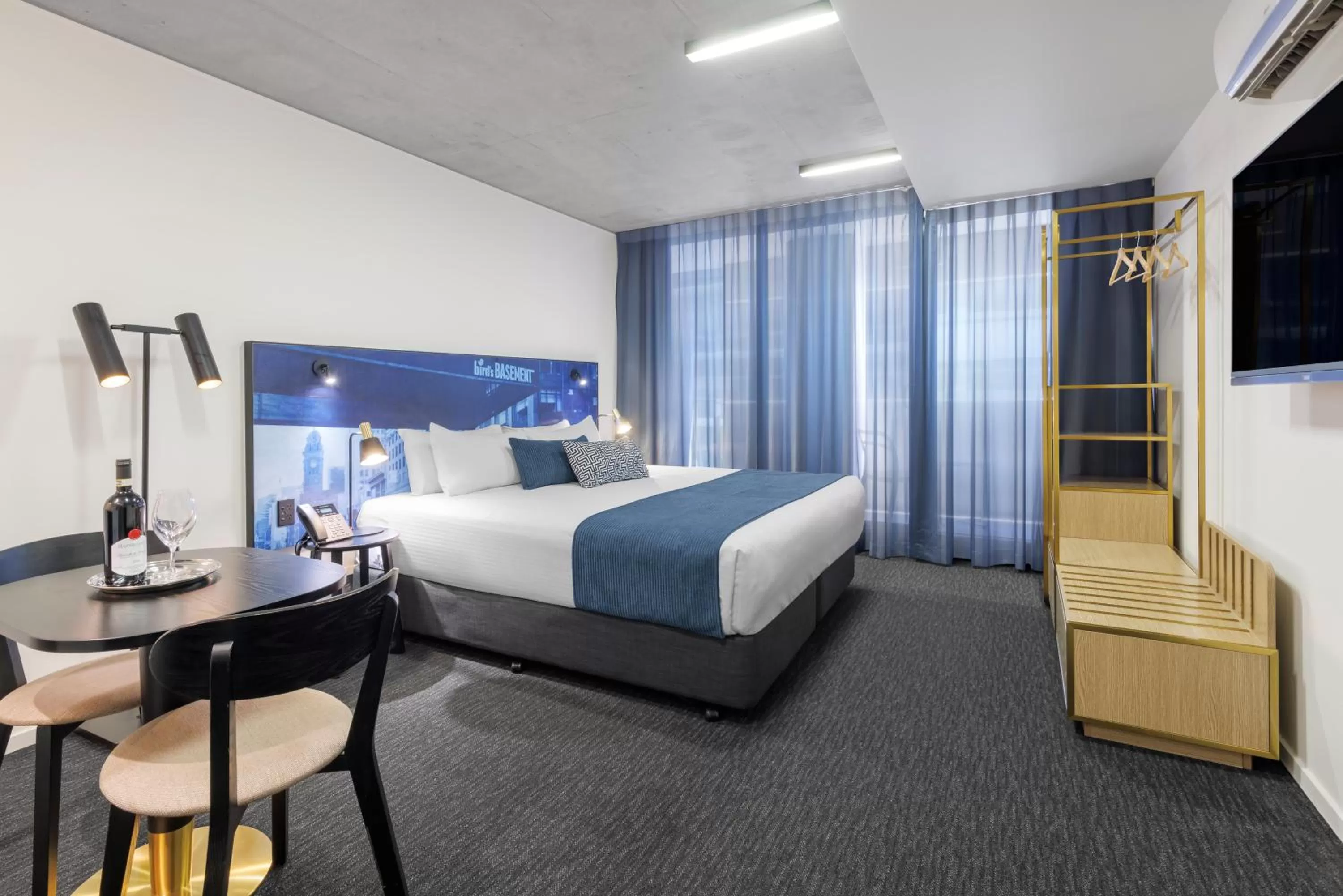 Bed in Mercure Melbourne St Kilda Road