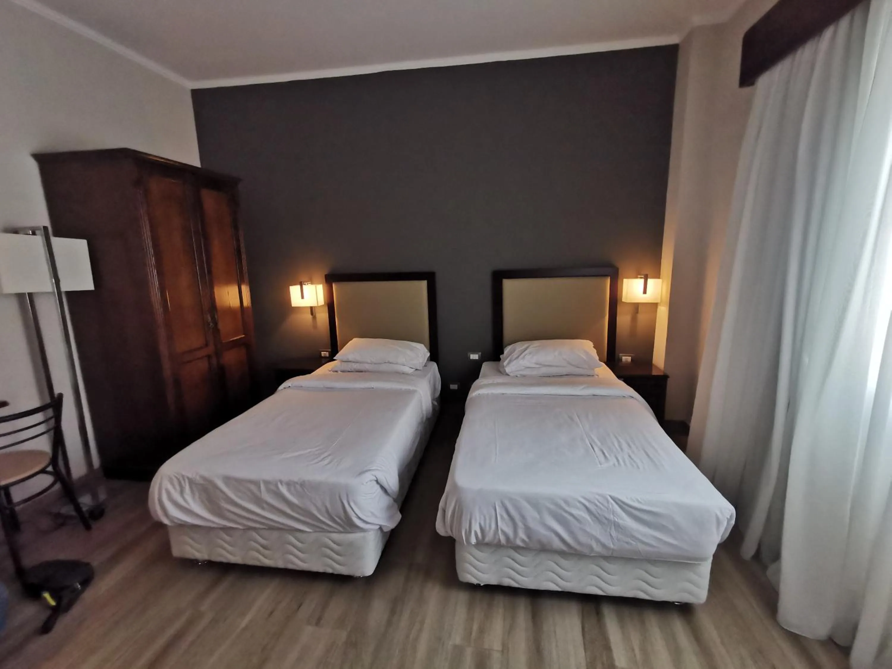 Bed in Green Plaza Inn '''Business &Families Only'''