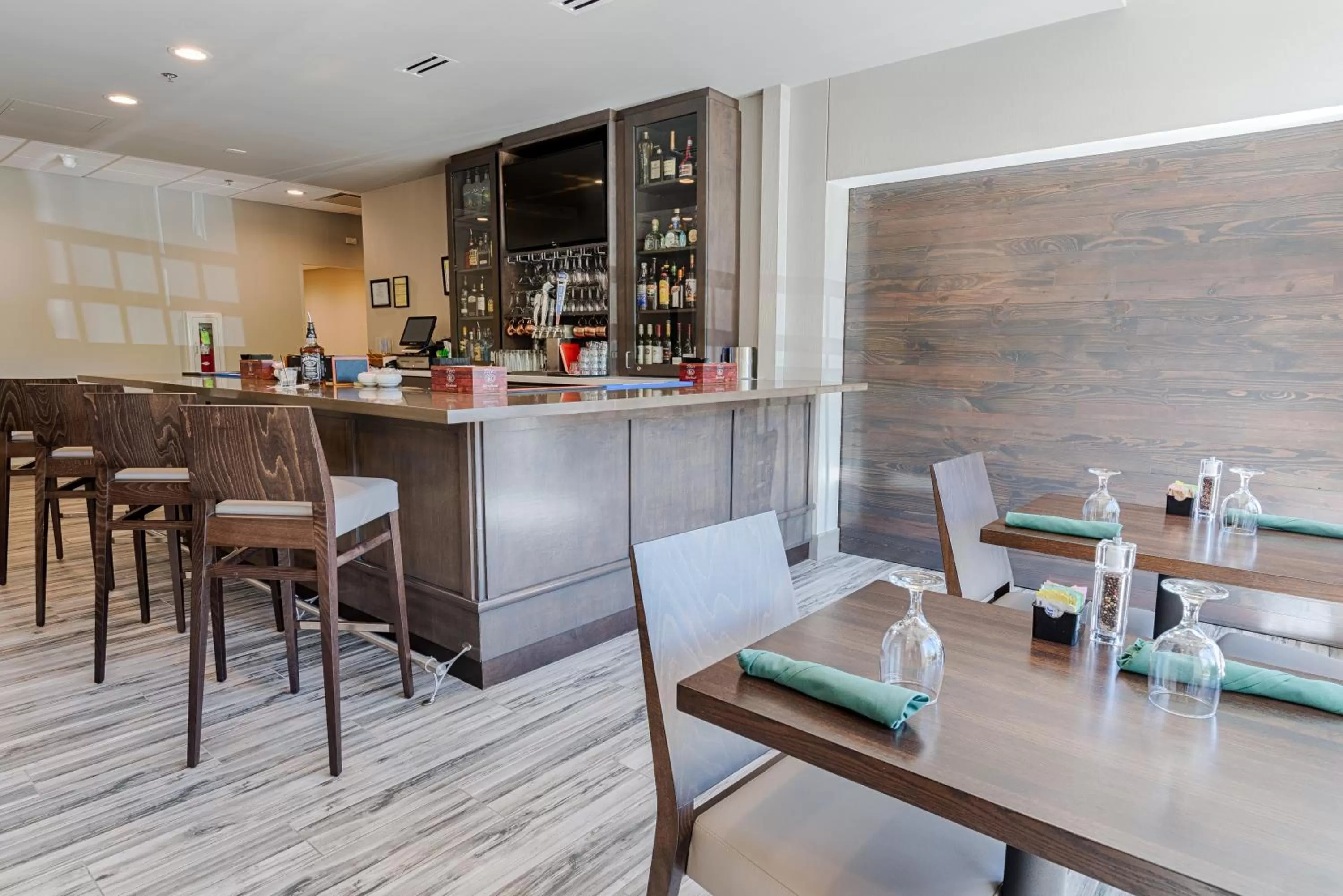 Restaurant/places to eat in Holiday Inn Knoxville N - Merchant Drive by IHG