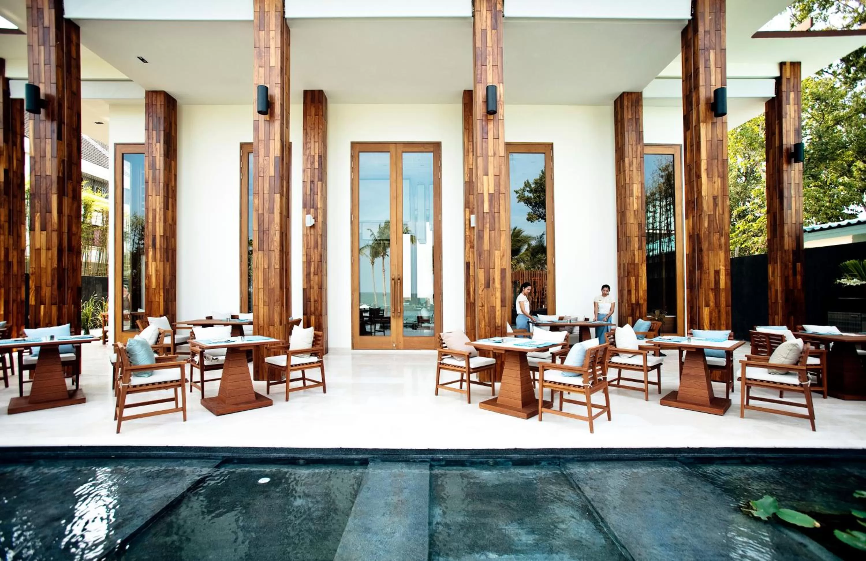 Restaurant/places to eat in Cape Nidhra Hotel