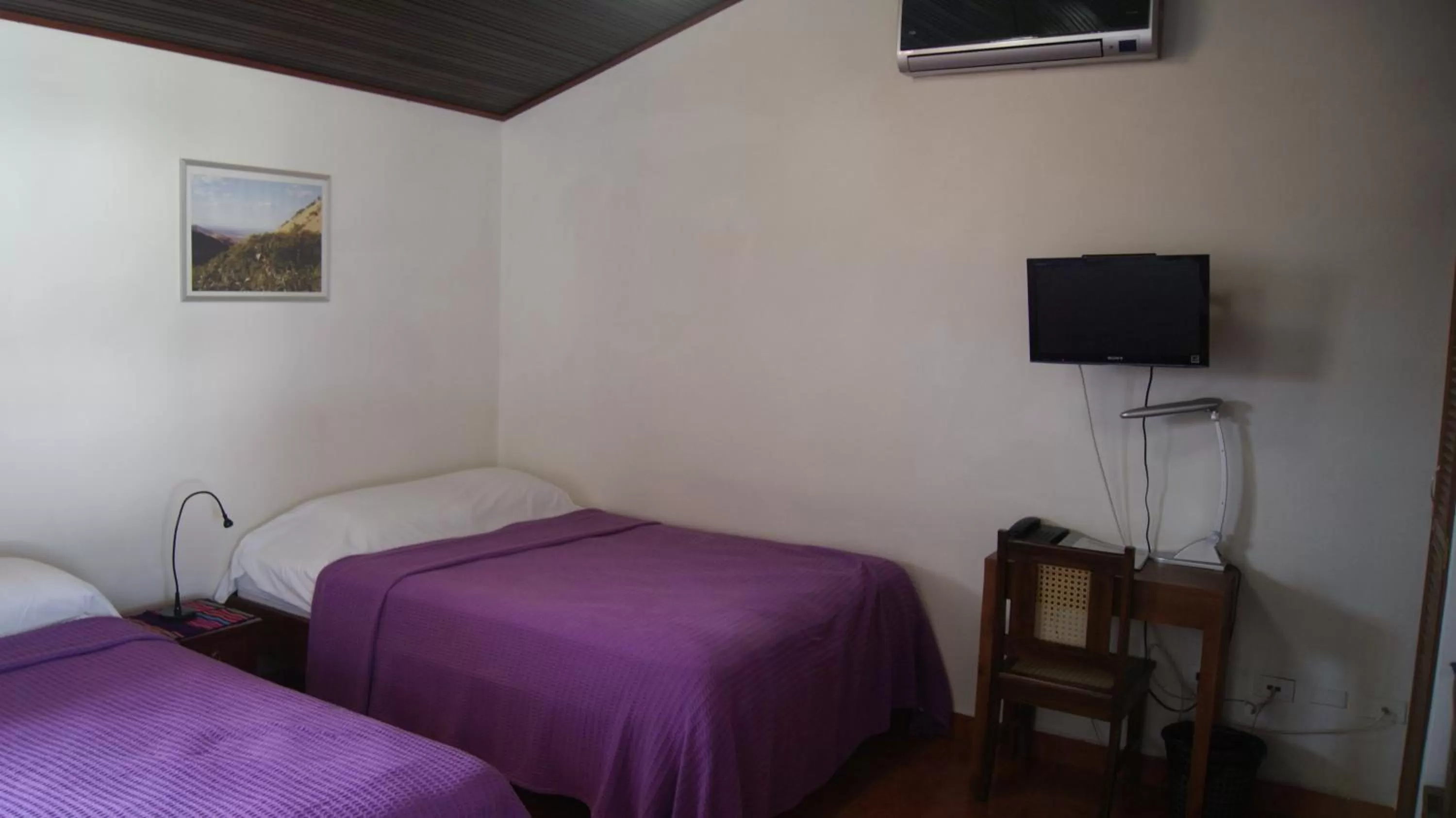 Photo of the whole room, Bed in Hotel Cacique Adiact