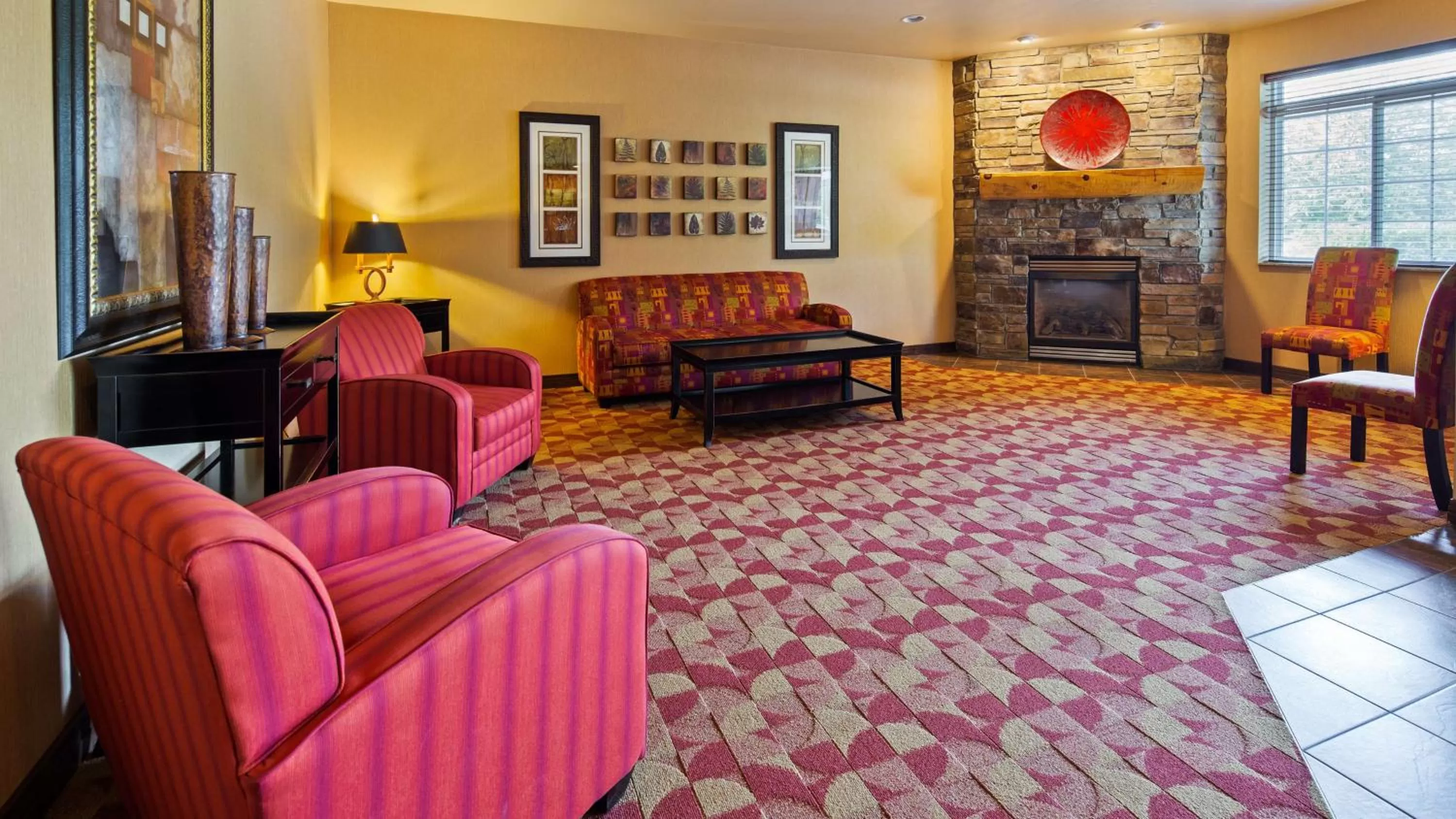 Lobby or reception in Crandon Inn & Suites