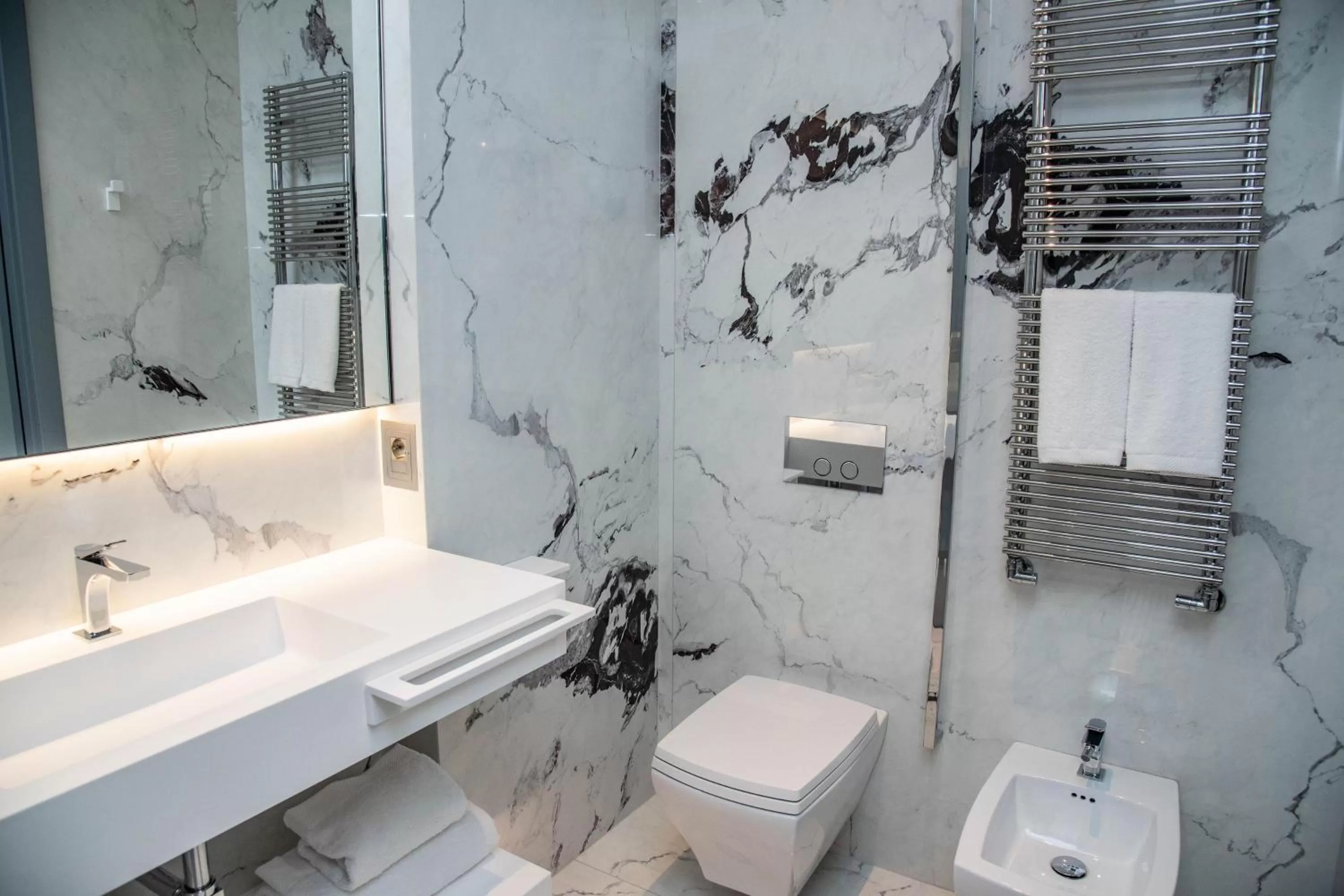 Bathroom in The Promenade Luxury Wellness Hotel