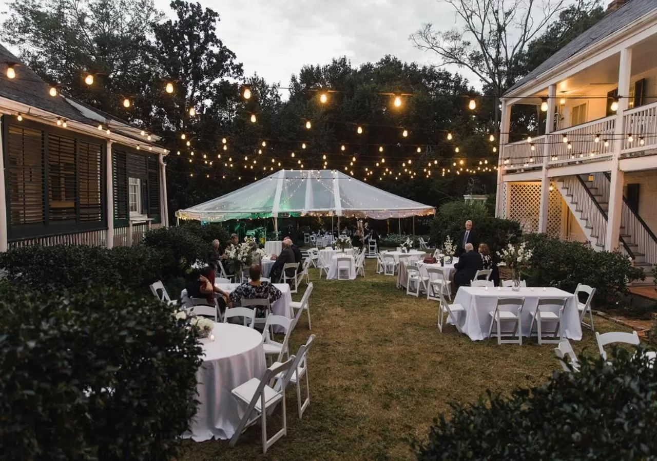 Inner courtyard view, Restaurant/Places to Eat in Linden - A Historic Bed and Breakfast