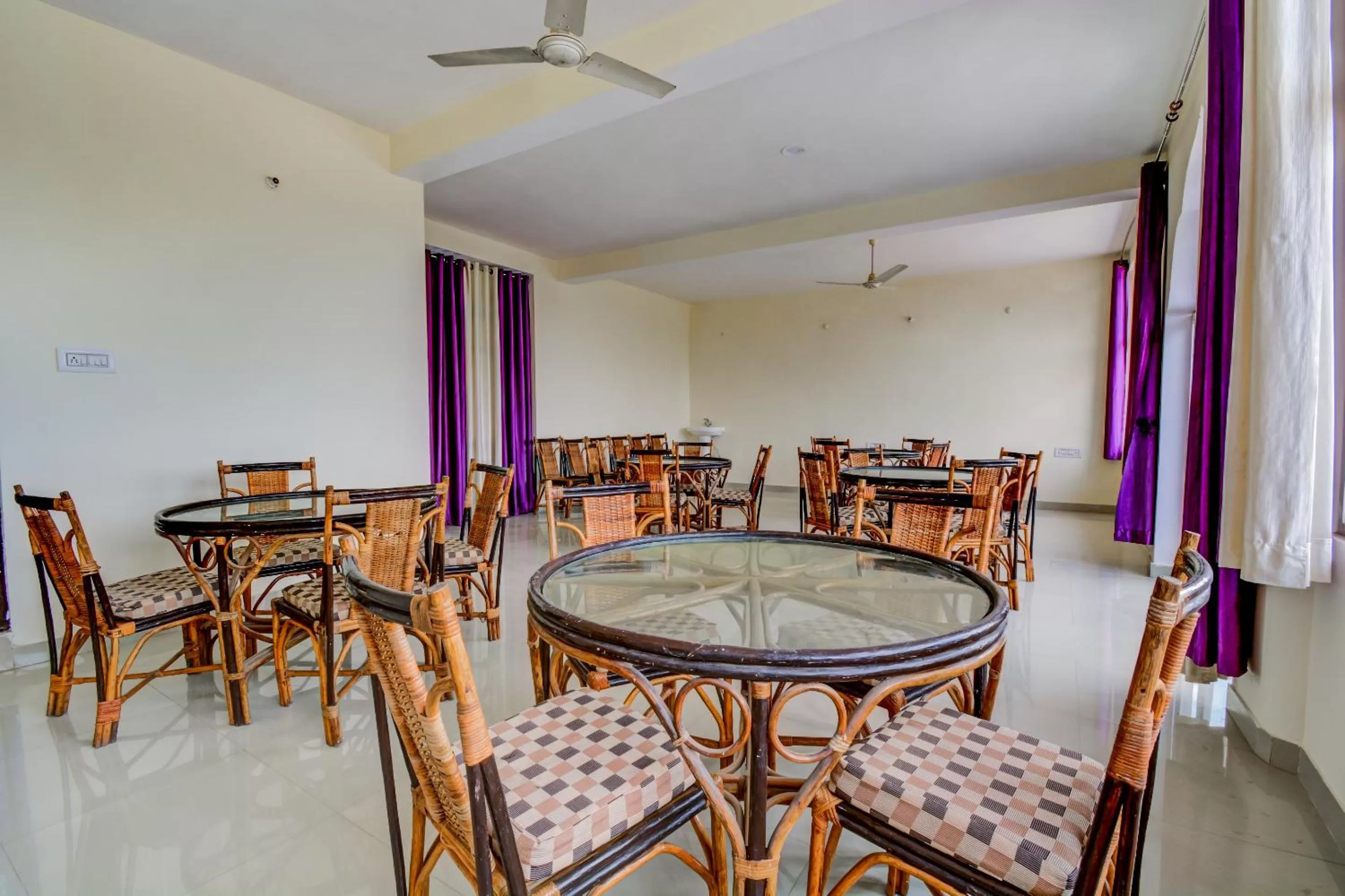 Restaurant/Places to Eat in Hotel Saif Ranthambhore