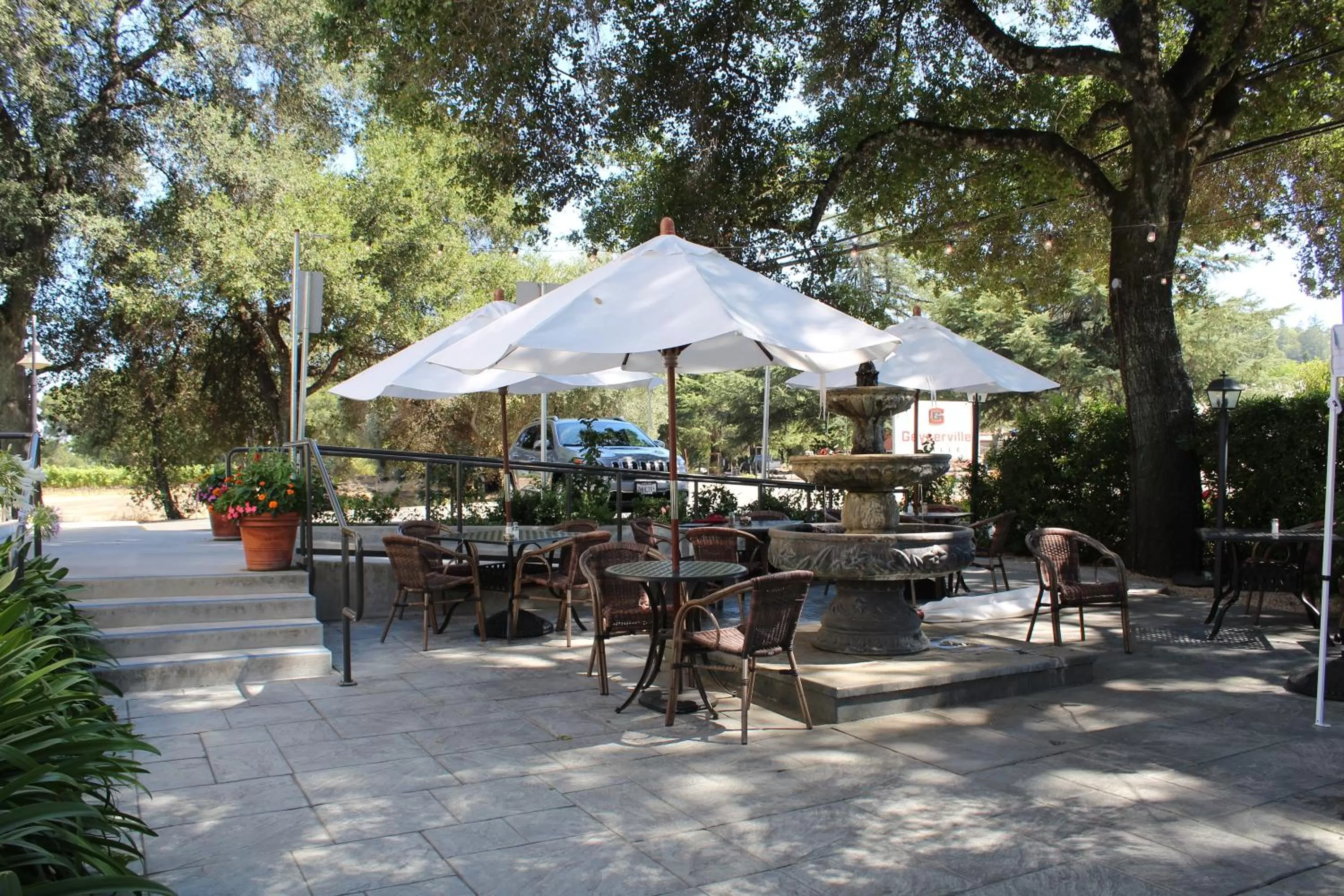 Restaurant/places to eat in Geyserville Inn