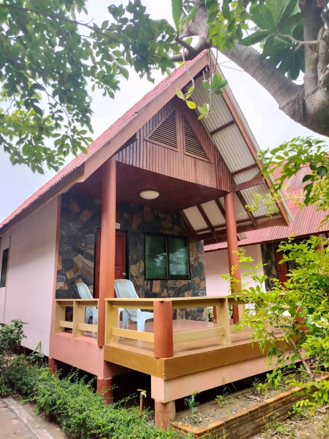 Deluxe Bungalow in D.R. Lanta Bay Resort