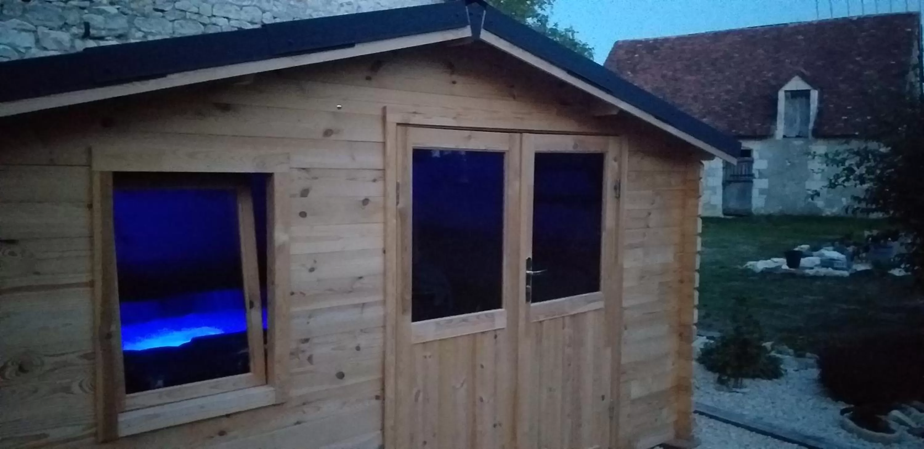 Spa and wellness centre/facilities in La BerryCurienne proche du Zoo de Beauval Saint-Aignan avec SDB, WC ET SPA PRIVATIF pour chaque chambre