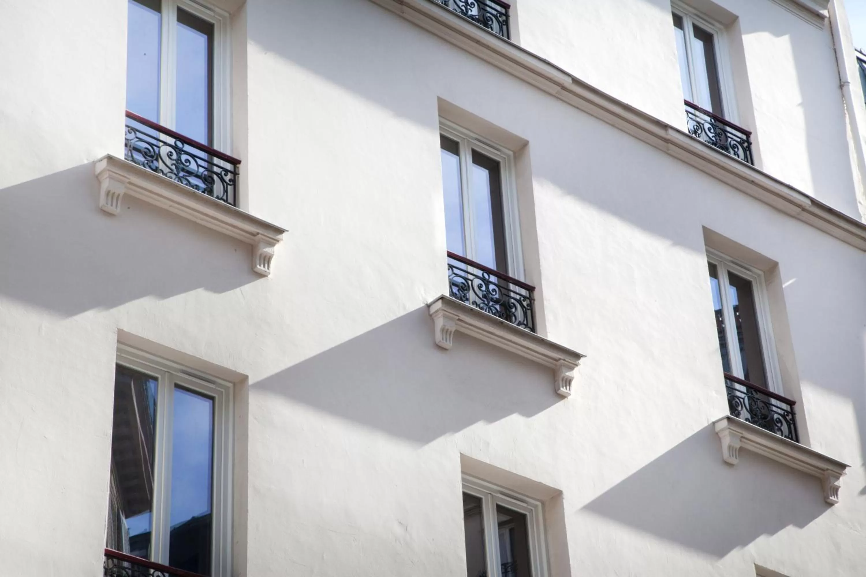Facade/entrance in Le Mireille