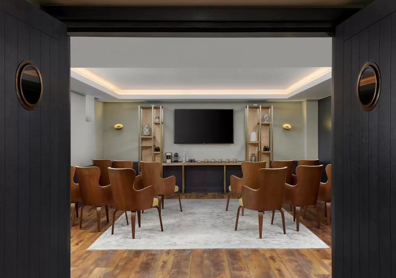 Business facilities in Six Senses Kocatas Mansions