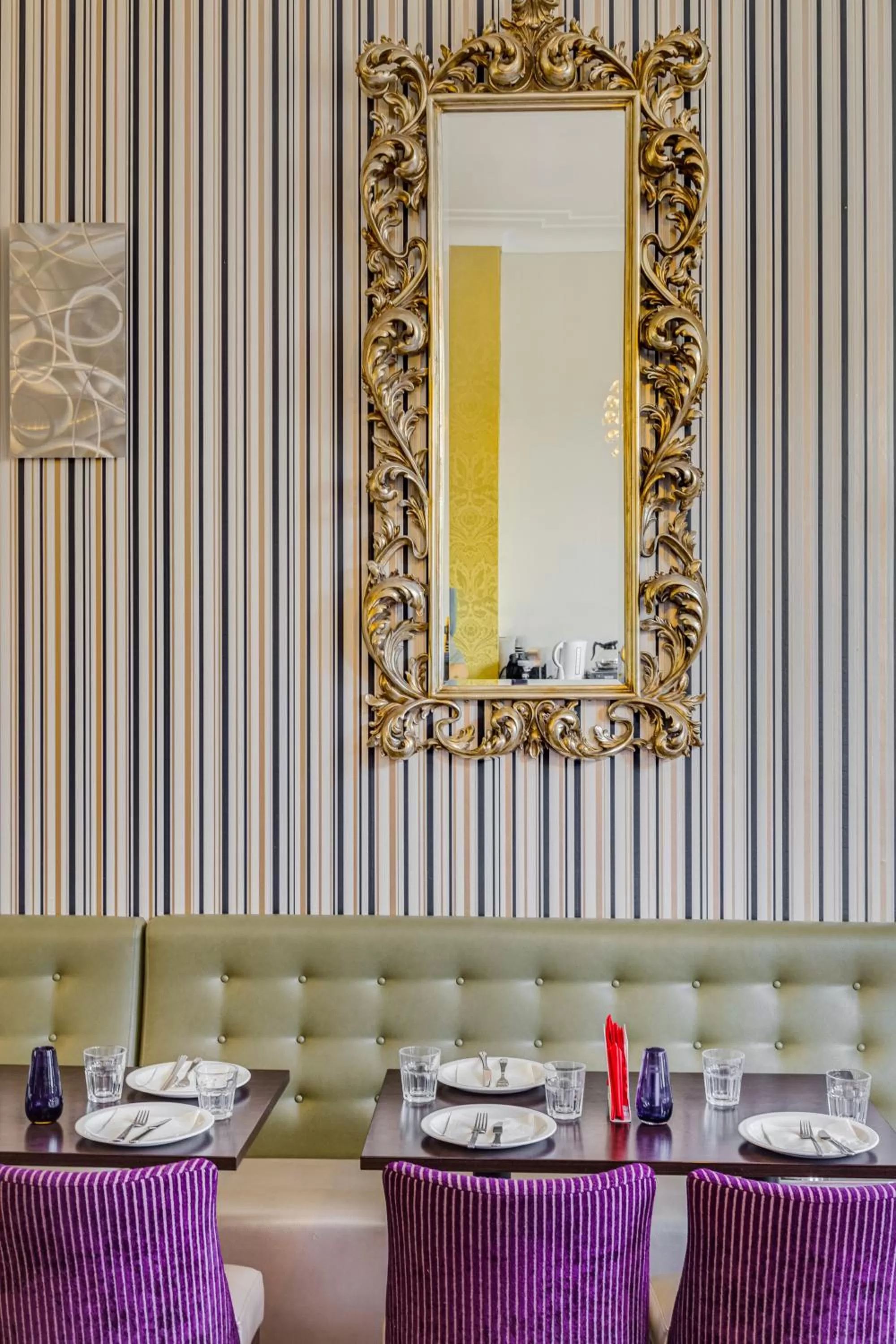 Restaurant/places to eat in 1 Lexham Gardens Hotel