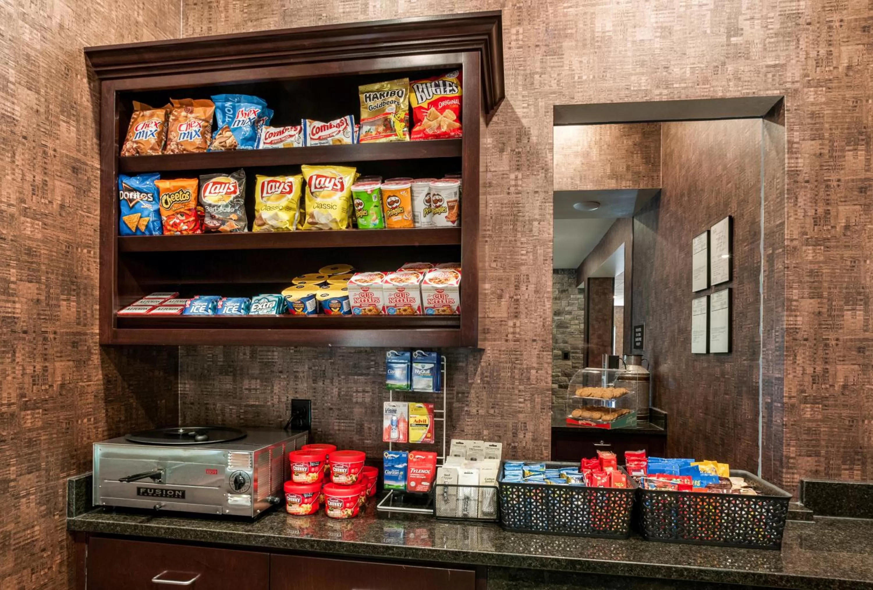 On-site shops in Cobblestone Hotel & Suites Appleton International Airport