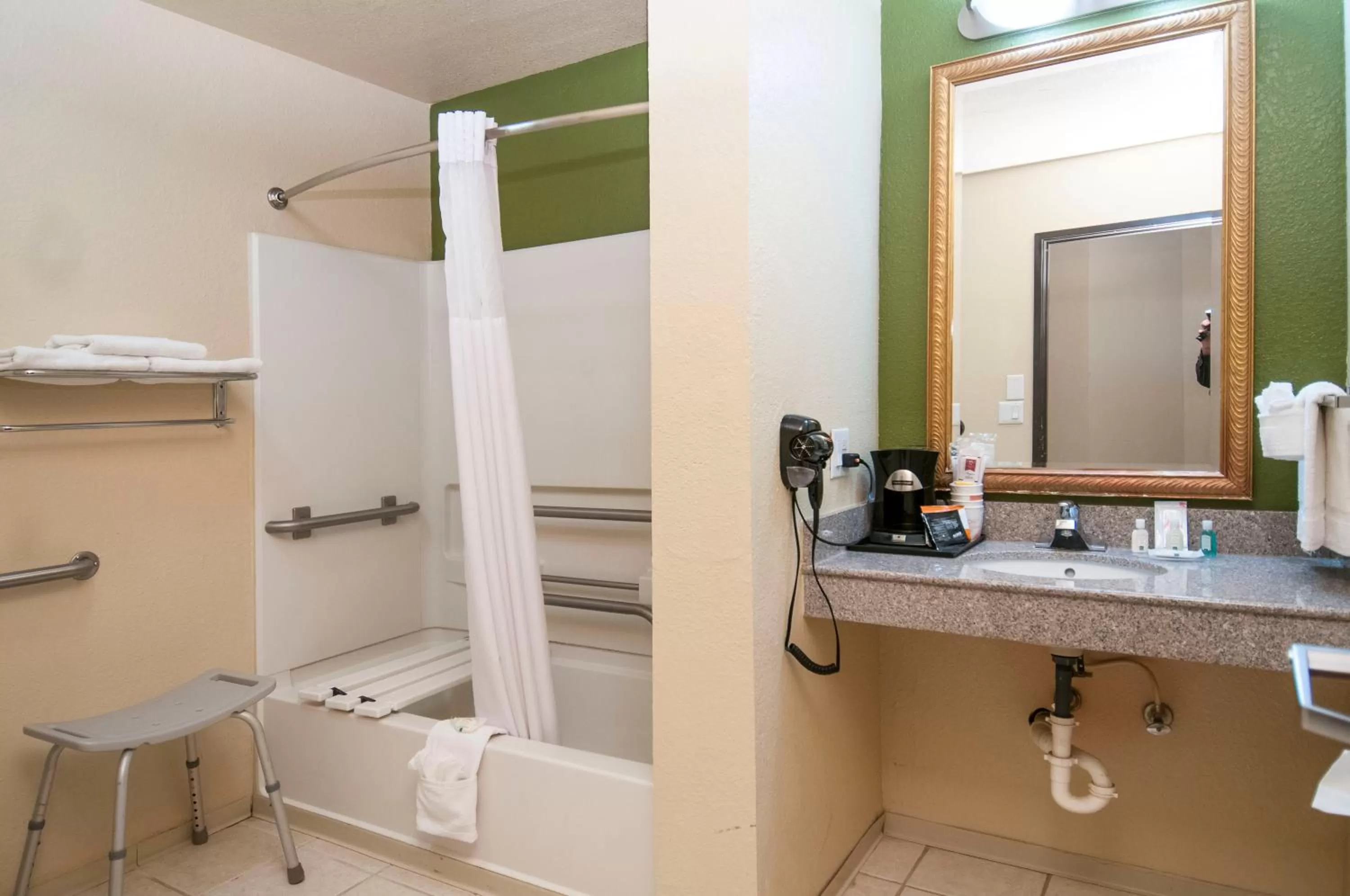 Bathroom in Quality Inn Alpine