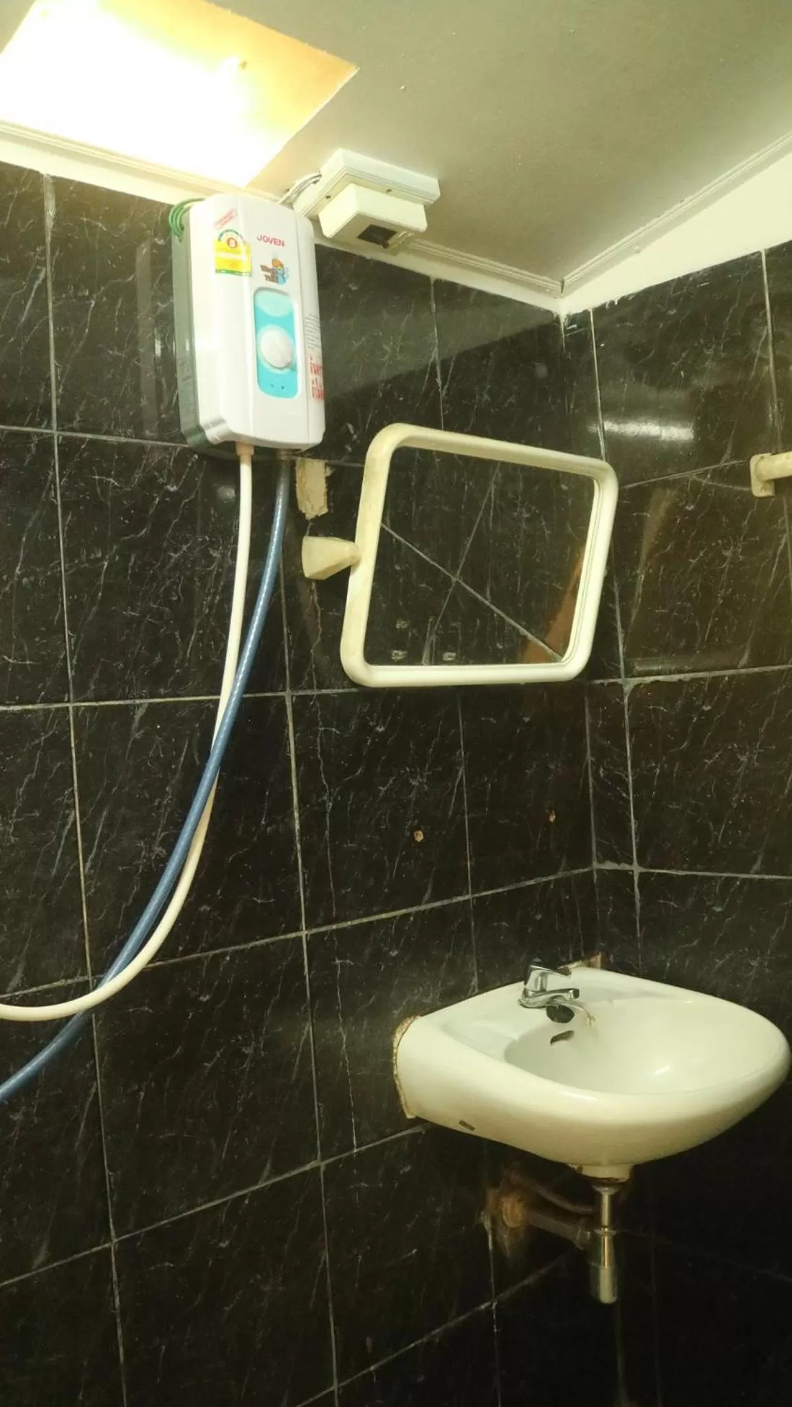 Shower in Island Lodge