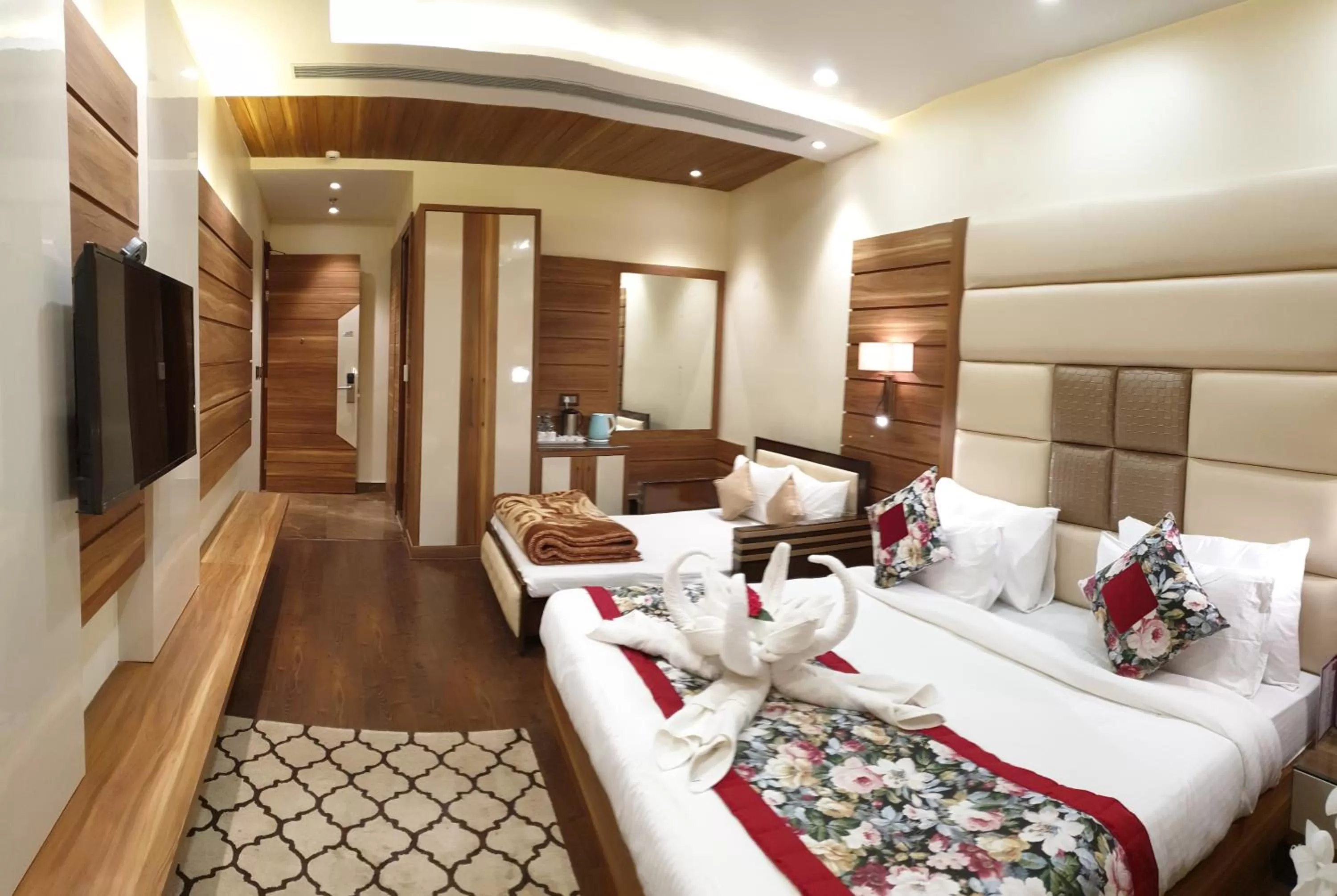 Bed in Hotel Makhan Residency