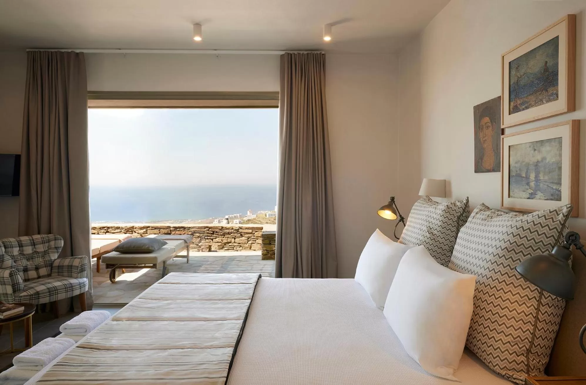 Photo of the whole room, Bed in Aeolis Tinos Suites