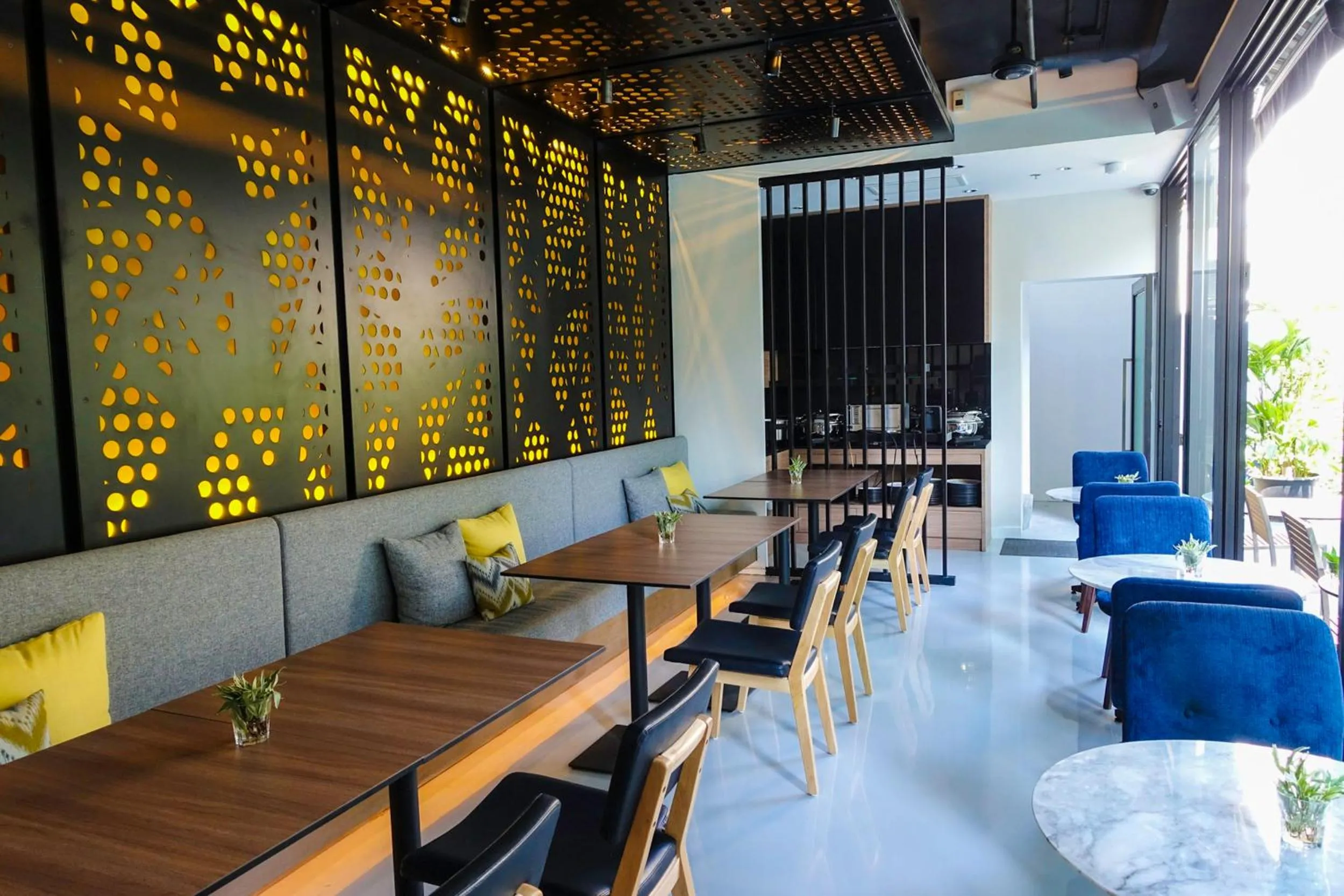 Restaurant/places to eat in LiT BANGKOK Residence